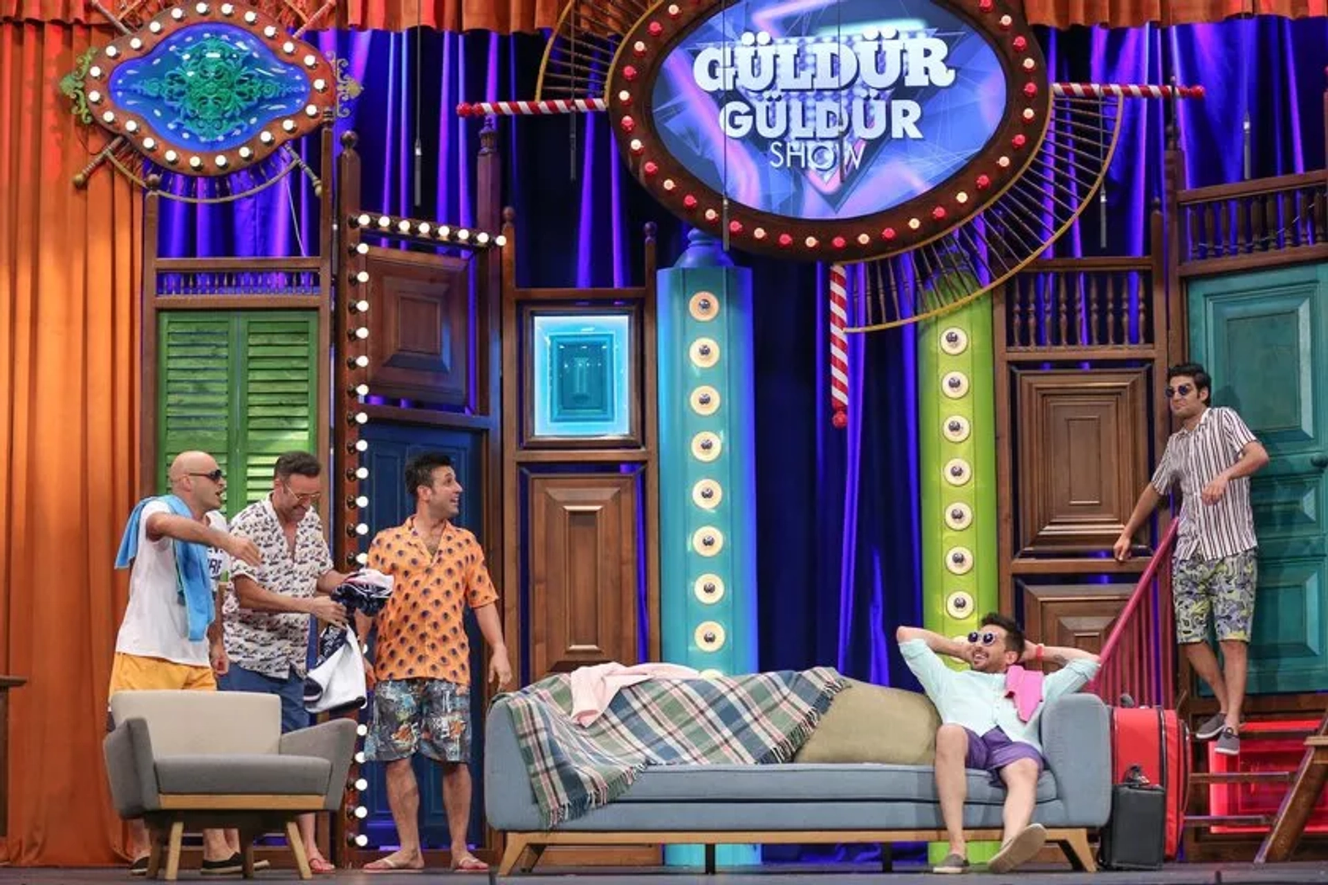 Emre Altug, Alper Kul, Sinan Çaliskanoglu, Aziz Aslan, and Özgün Aydin in Güldür Güldür Show: 208. Bolum Sezon Finali (2019)