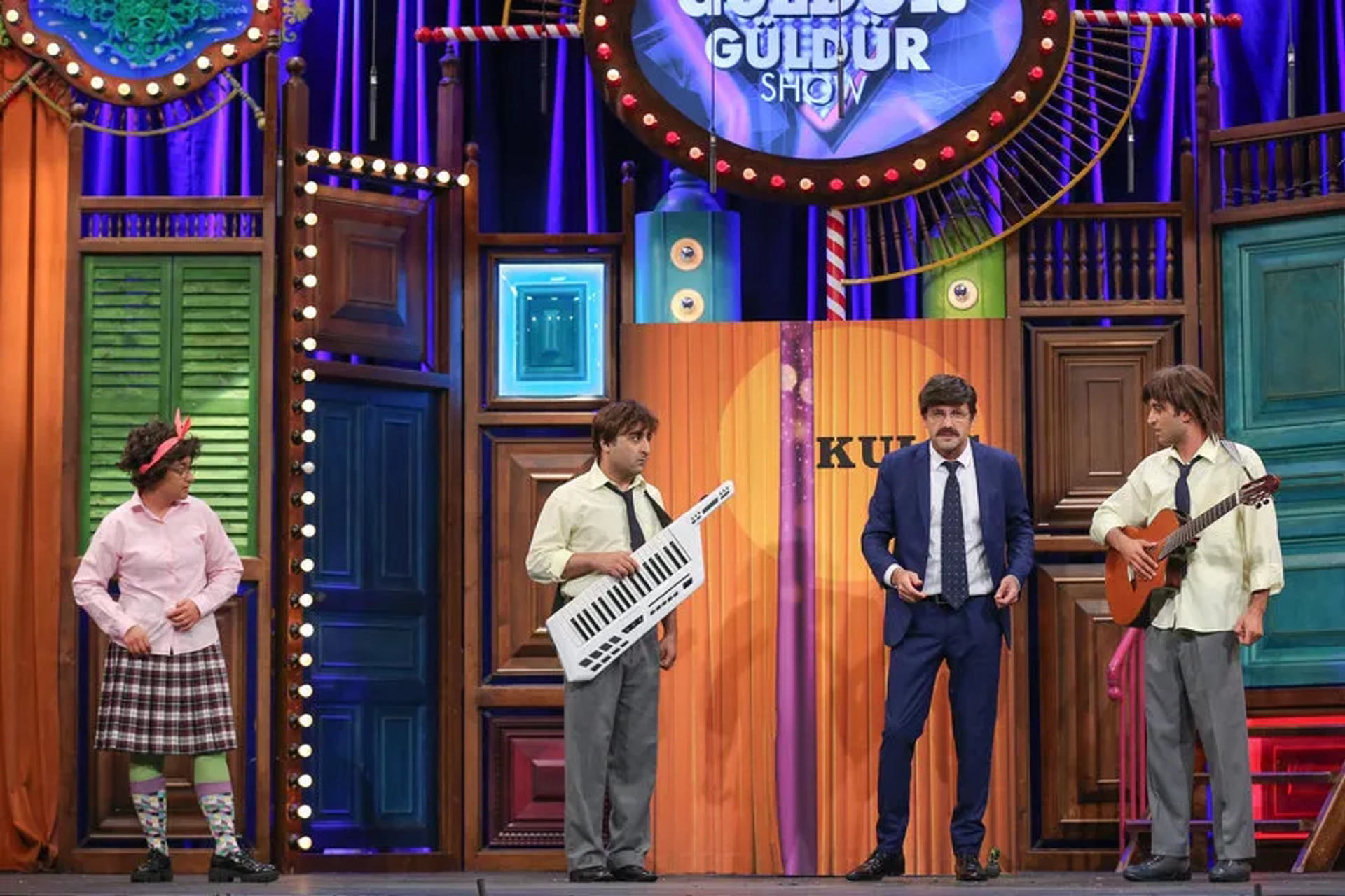 Aziz Aslan, Berkay Tulumbaci, Onur Buldu, and Ecem Erkek in Güldür Güldür Show: 207. Bolum (2019)