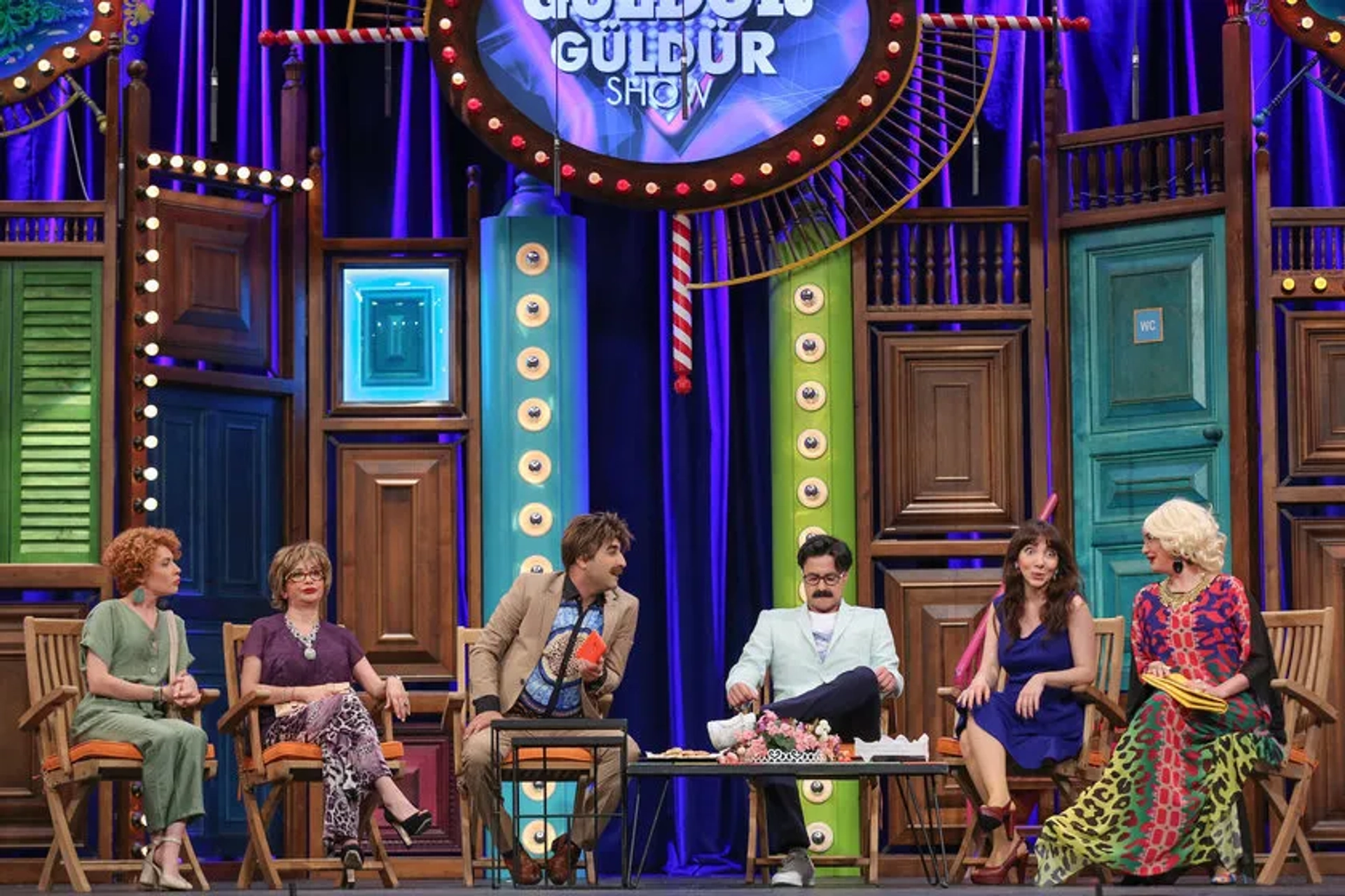 Evrim Akin, Açelya Topaloglu, Meltem Yilmazkaya, Onur Buldu, and Burak Topaloglu in Güldür Güldür Show: 206. Bolum (2019)