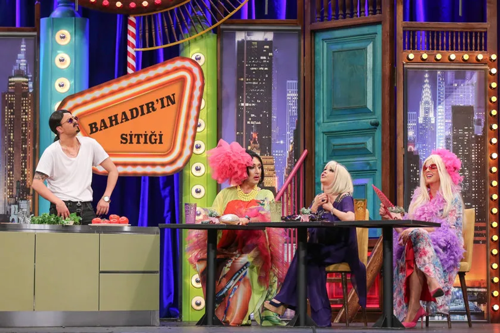 Evrim Akin, Doga Rutkay, Sinan Çaliskanoglu, and Burak Topaloglu in Güldür Güldür Show: 205. Bolum (2019)