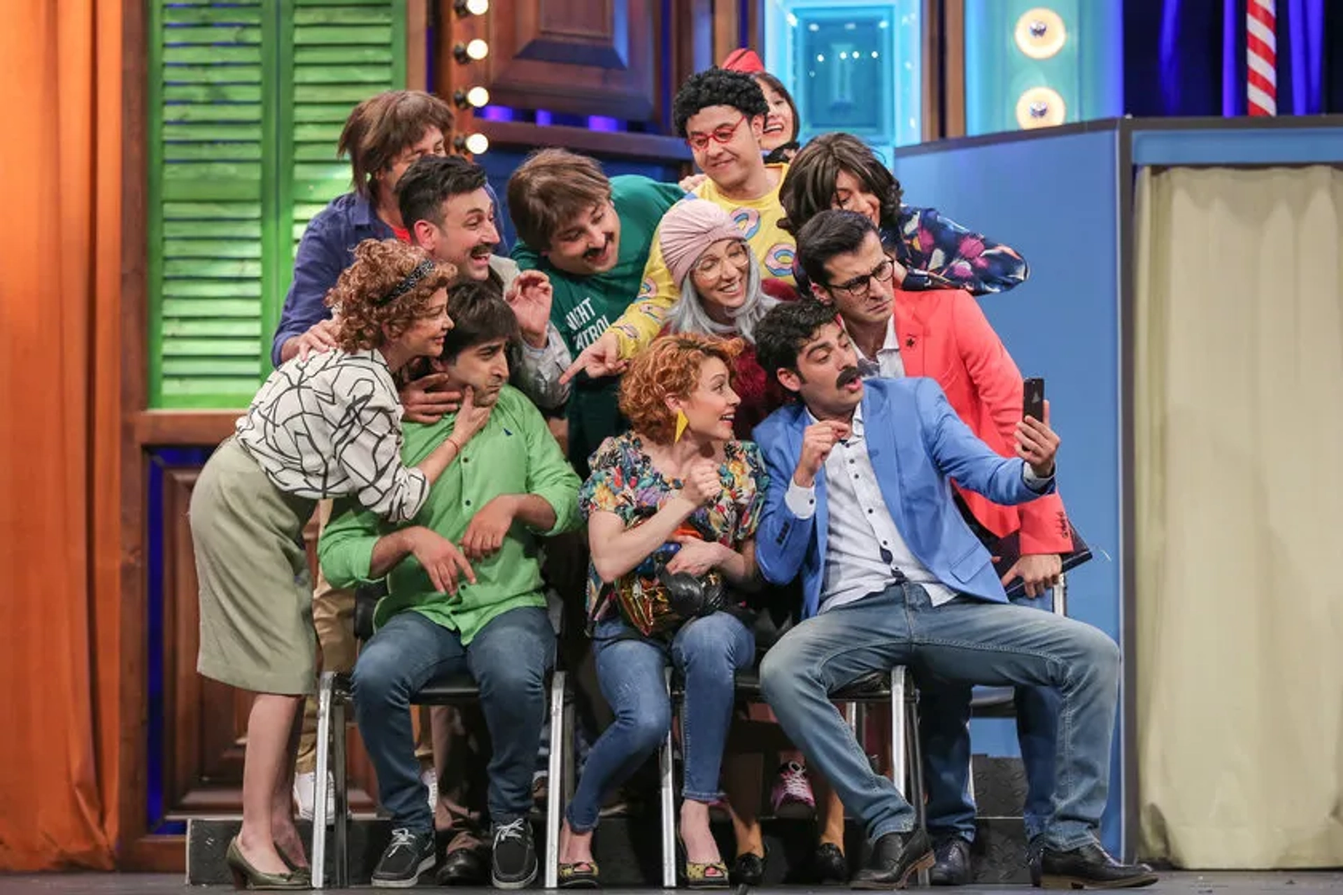 Evrim Akin, Sinan Çaliskanoglu, Aziz Aslan, Meltem Yilmazkaya, Berkay Tulumbaci, Onur Buldu, Burak Topaloglu, Onur Atilla, and Özgün Aydin in Güldür Güldür Show: 204. Bolum (2019)