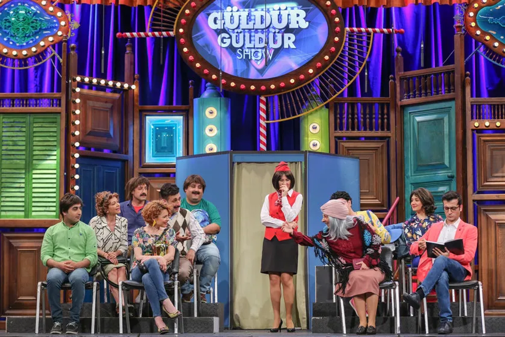 Açelya Topaloglu, Aziz Aslan, Berkay Tulumbaci, Onur Buldu, and Onur Atilla in Güldür Güldür Show: 204. Bolum (2019)