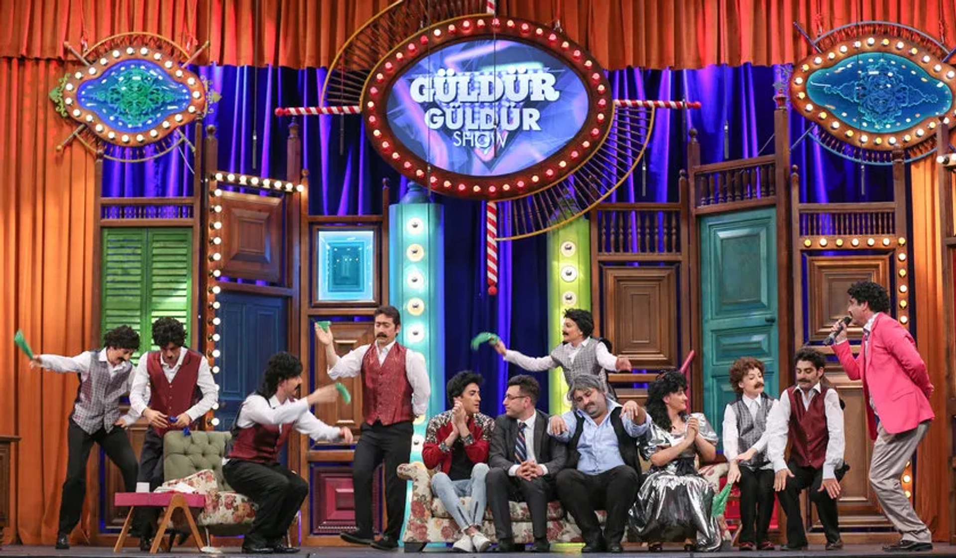 Evrim Akin, Mahir Ipek, Sinan Çaliskanoglu, Ünal Yeter, Onur Atilla, Özgün Aydin, and Ecem Erkek in Güldür Güldür Show: 204. Bolum (2019)