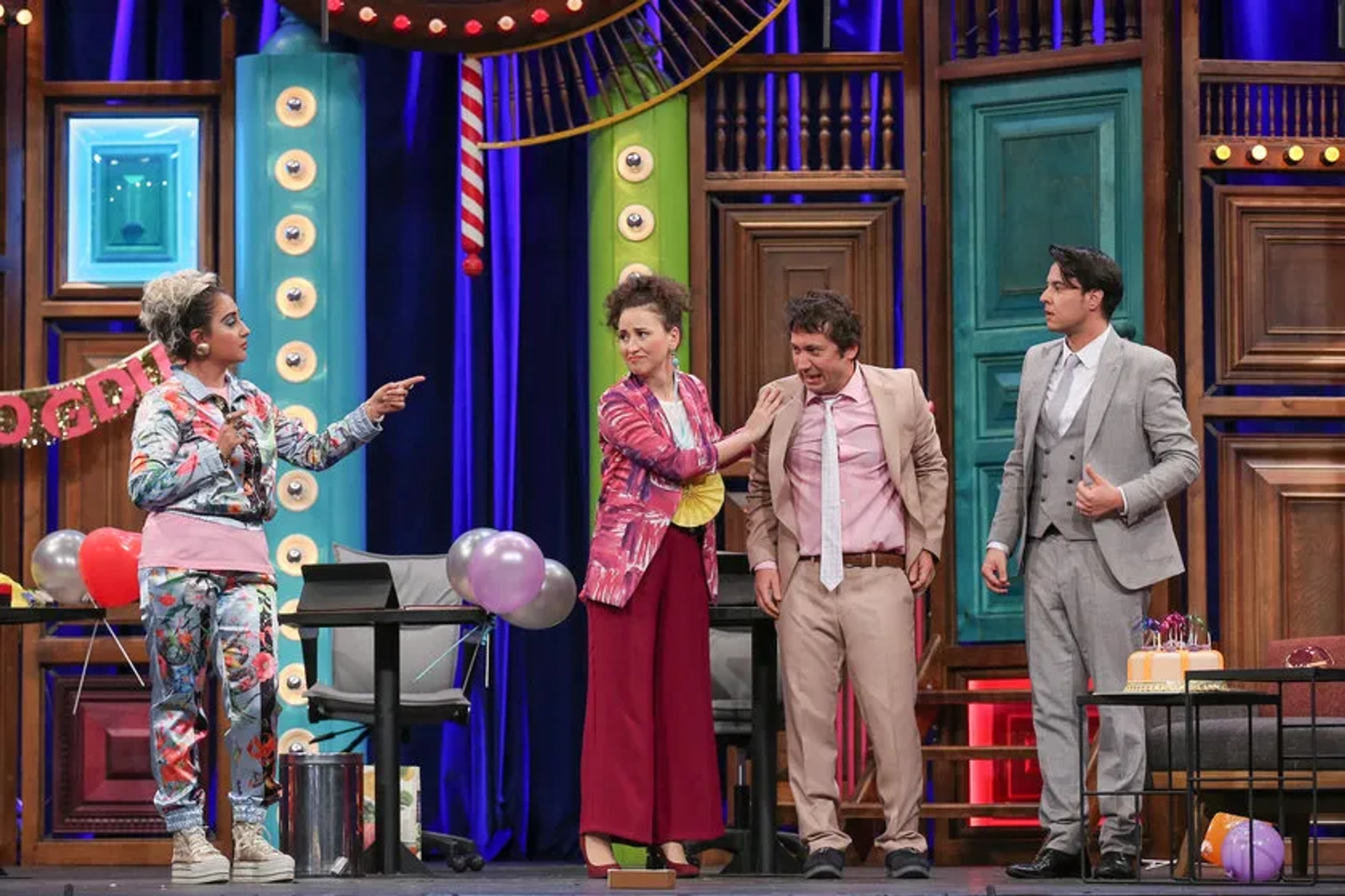 Ünal Yeter, Burak Topaloglu, and Ecem Erkek in Güldür Güldür Show: 203. Bolum (2019)