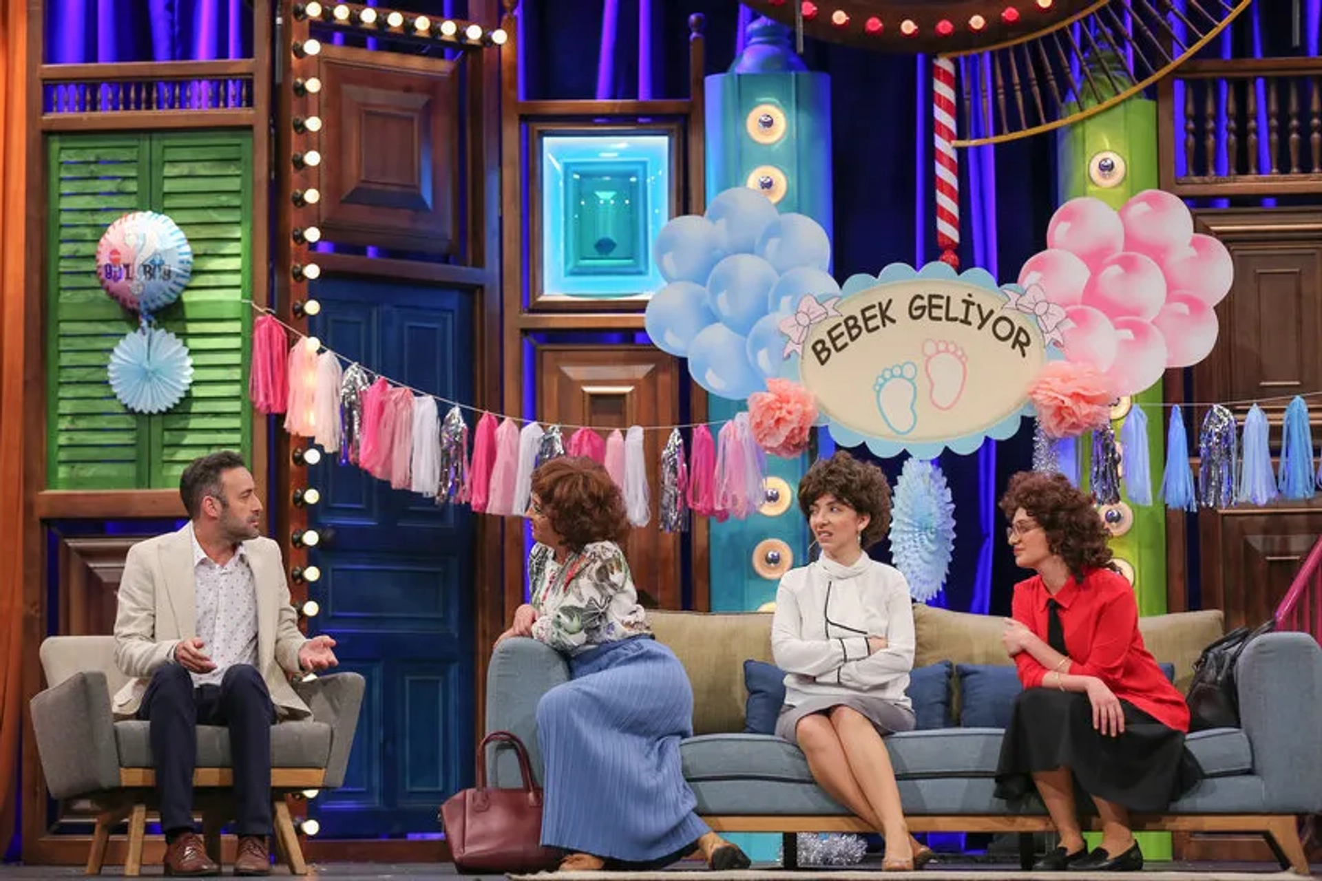 Aziz Aslan, Meltem Yilmazkaya, Aycan Koptur, and Ecem Erkek in Güldür Güldür Show: 201. Bolum (2019)