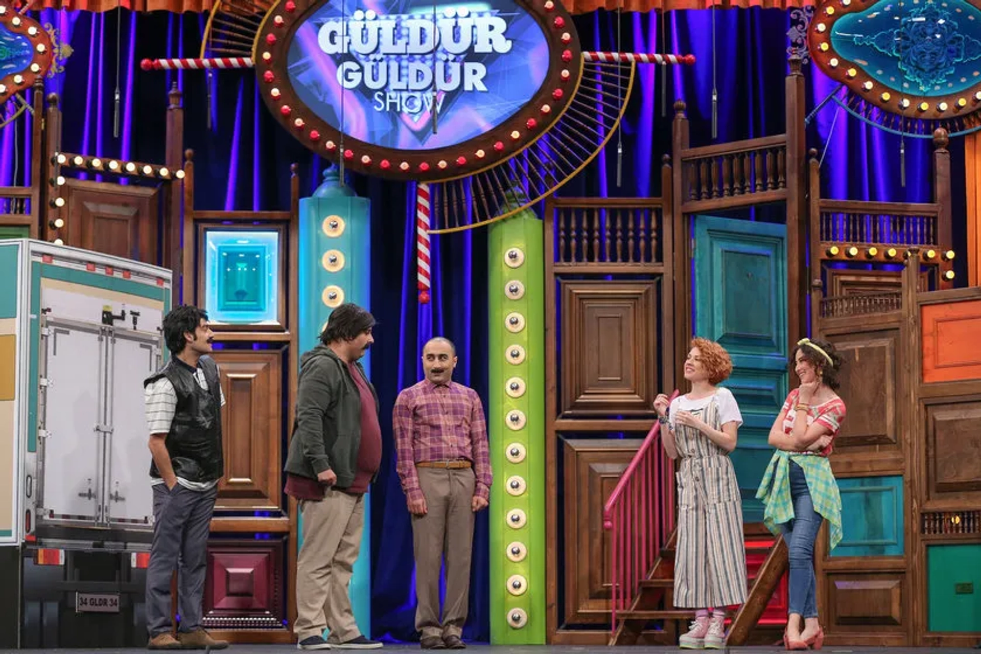 Açelya Topaloglu, Onur Buldu, Onur Atilla, and Özgün Aydin in Güldür Güldür Show: 200. Bolum (2019)