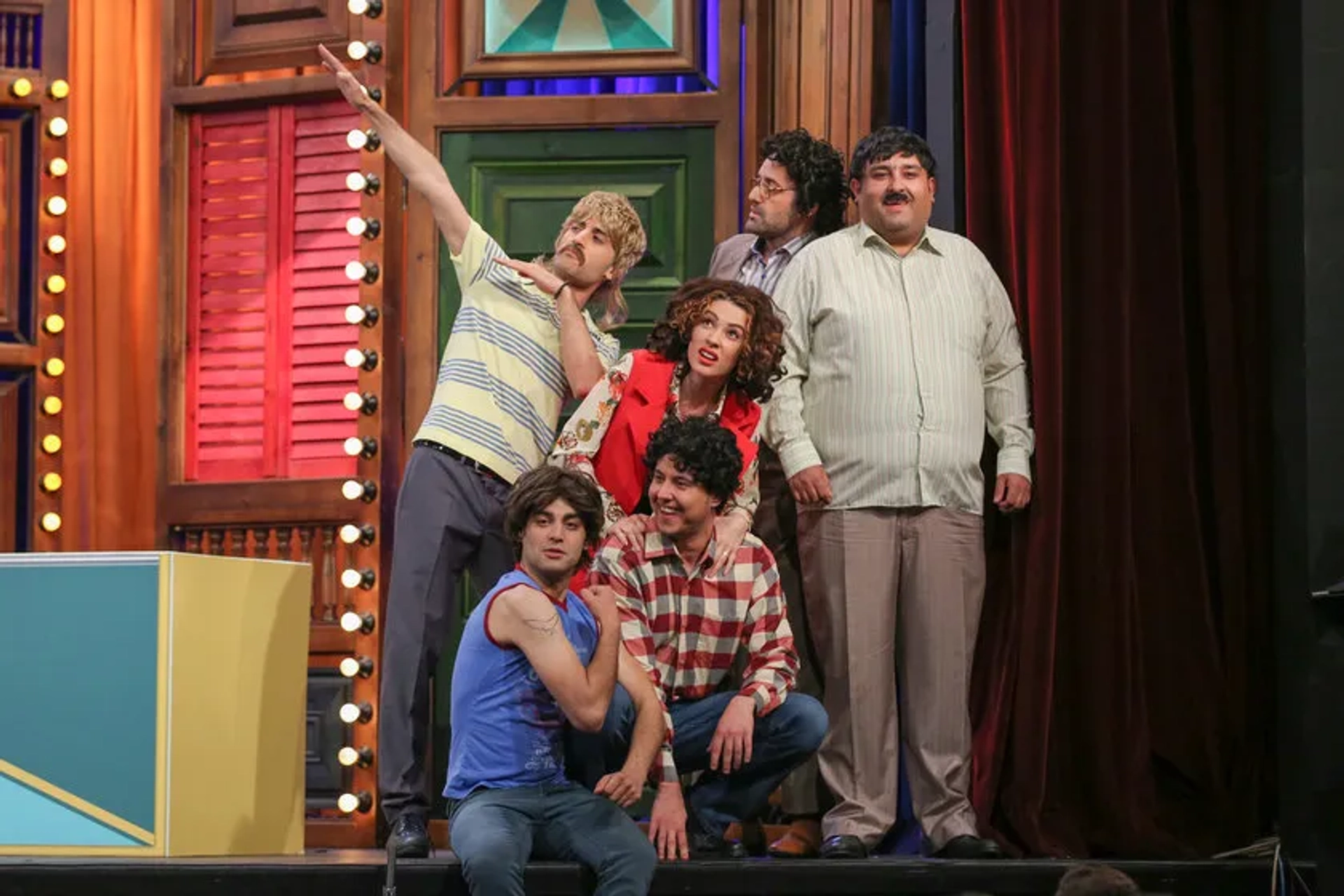 Açelya Topaloglu, Aziz Aslan, Berkay Tulumbaci, Burak Topaloglu, Onur Atilla, and Özgün Aydin in Güldür Güldür Show: 200. Bolum (2019)