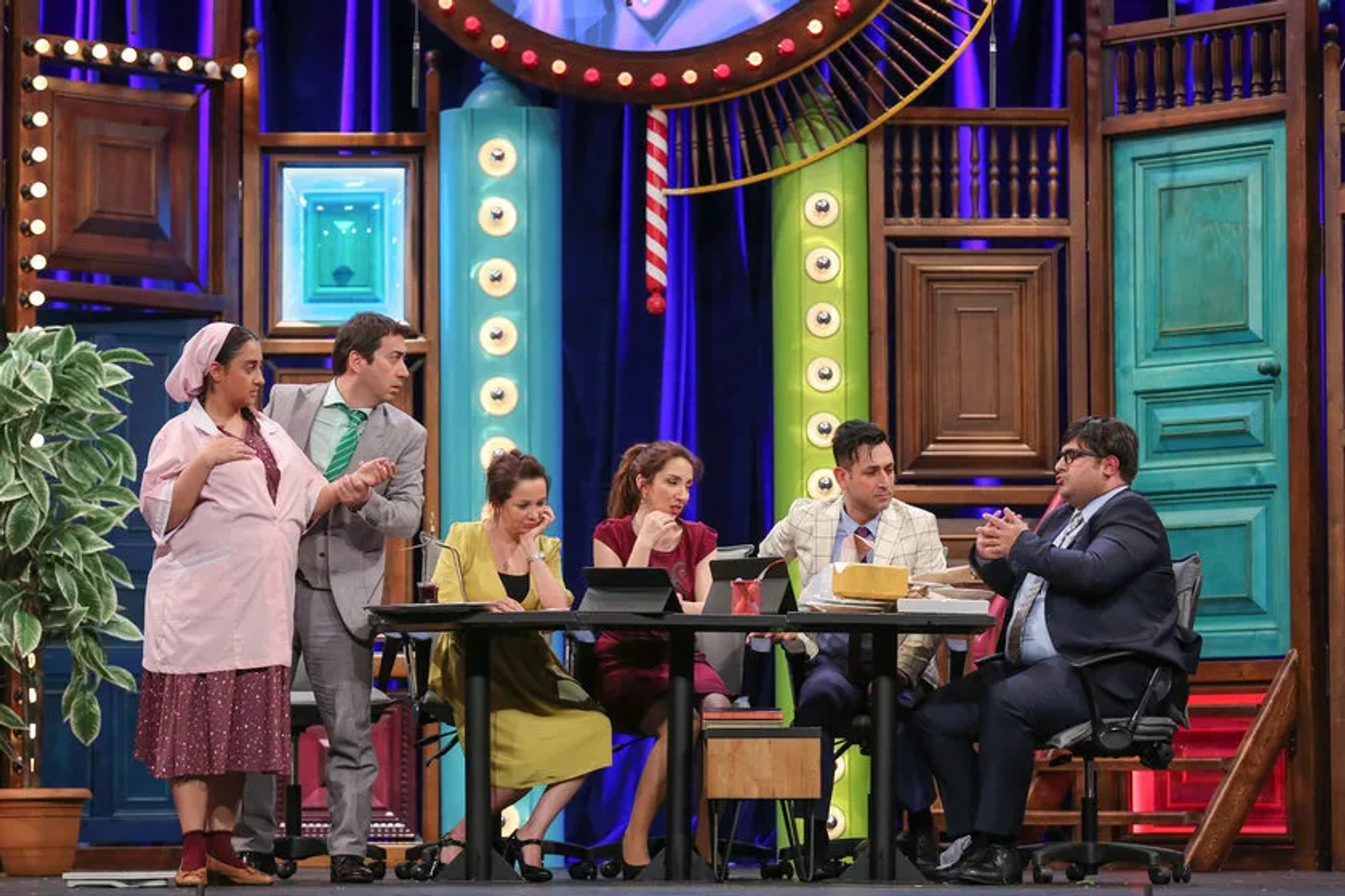 Evrim Akin, Sinan Çaliskanoglu, Ünal Yeter, Meltem Yilmazkaya, Onur Atilla, and Ecem Erkek in Güldür Güldür Show: 199. Bolum (2019)