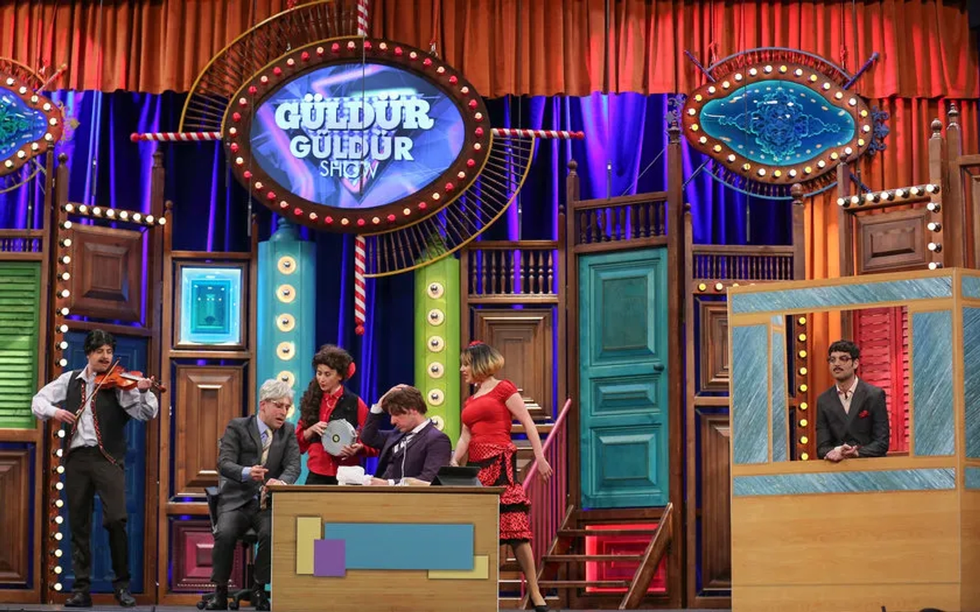 Sinan Çaliskanoglu, Ugur Bilgin, Burak Topaloglu, Özgün Aydin, and Aycan Koptur in Güldür Güldür Show: 196. Bolum (2019)