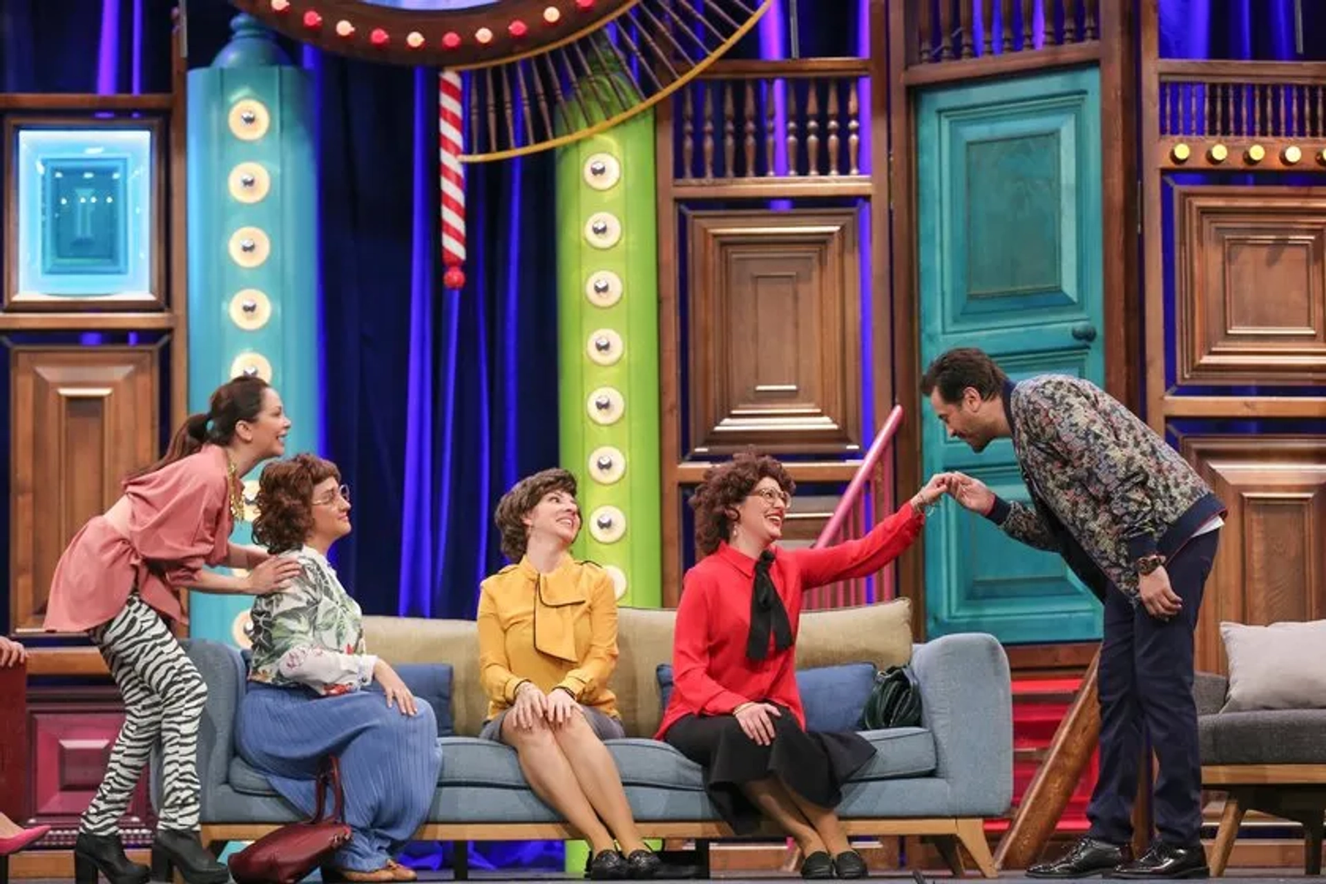 Emre Altug, Evrim Akin, Meltem Yilmazkaya, and Ecem Erkek in Güldür Güldür Show: 195. Bolum (2019)