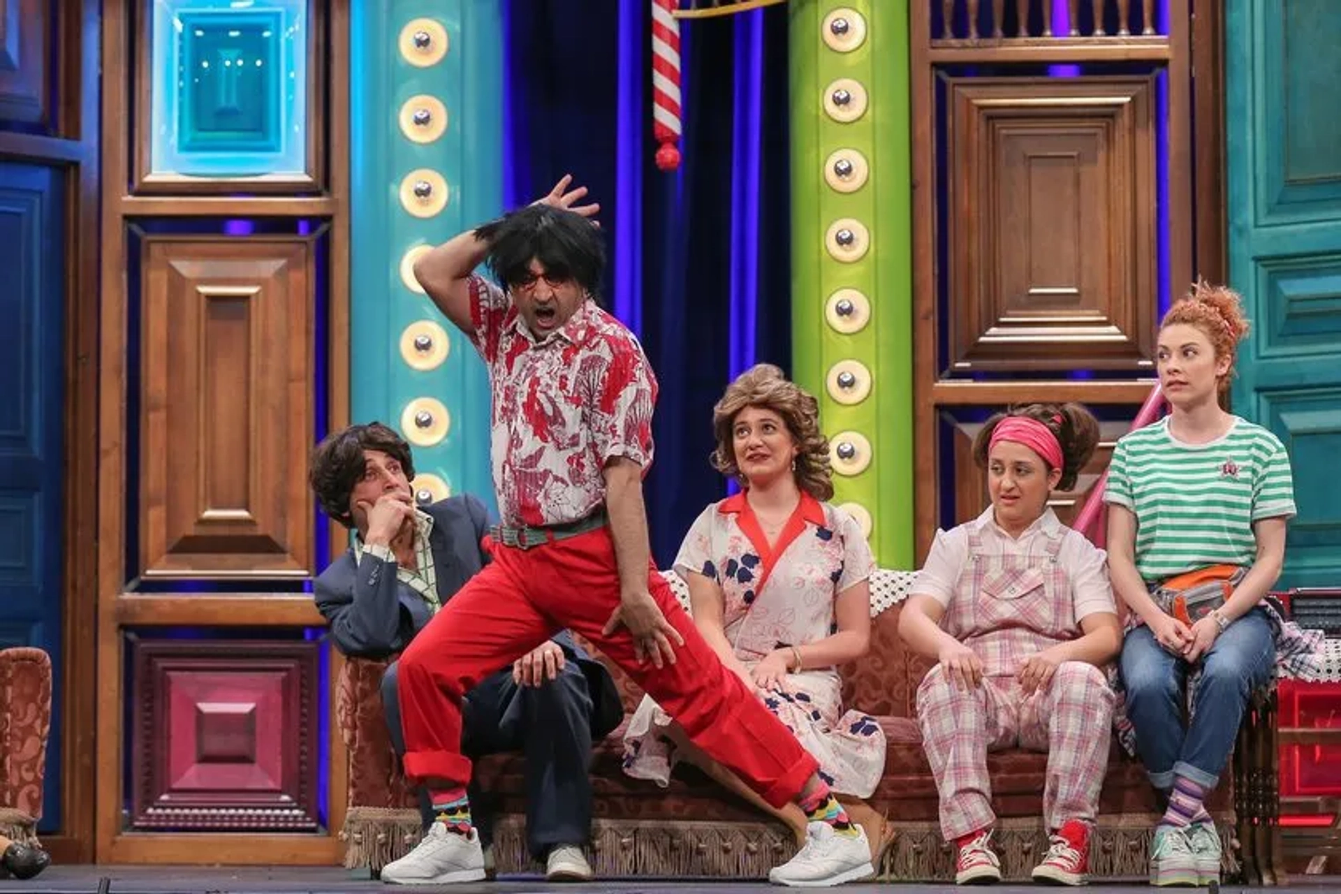 Sinan Çaliskanoglu, Açelya Topaloglu, Onur Buldu, and Ecem Erkek in Güldür Güldür Show: 195. Bolum (2019)