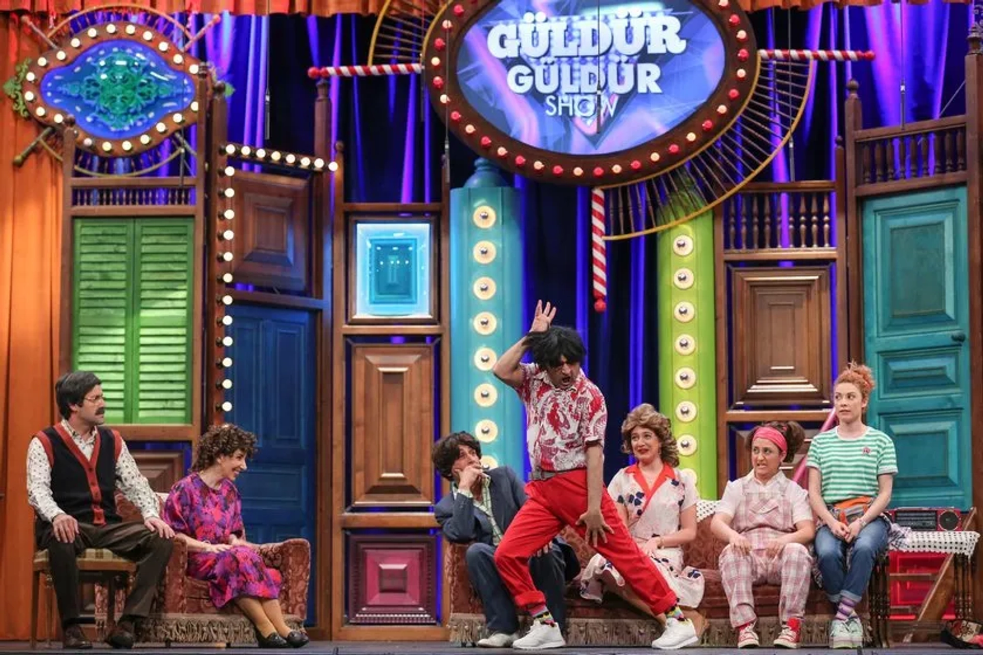 Aziz Aslan, Meltem Yilmazkaya, Onur Buldu, and Ecem Erkek in Güldür Güldür Show: 195. Bolum (2019)