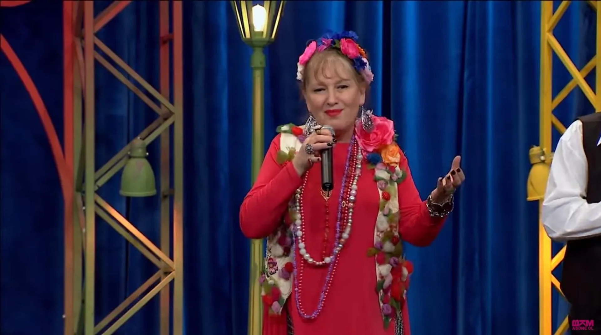 Suzan Kardes in Güldür Güldür Show (2013)