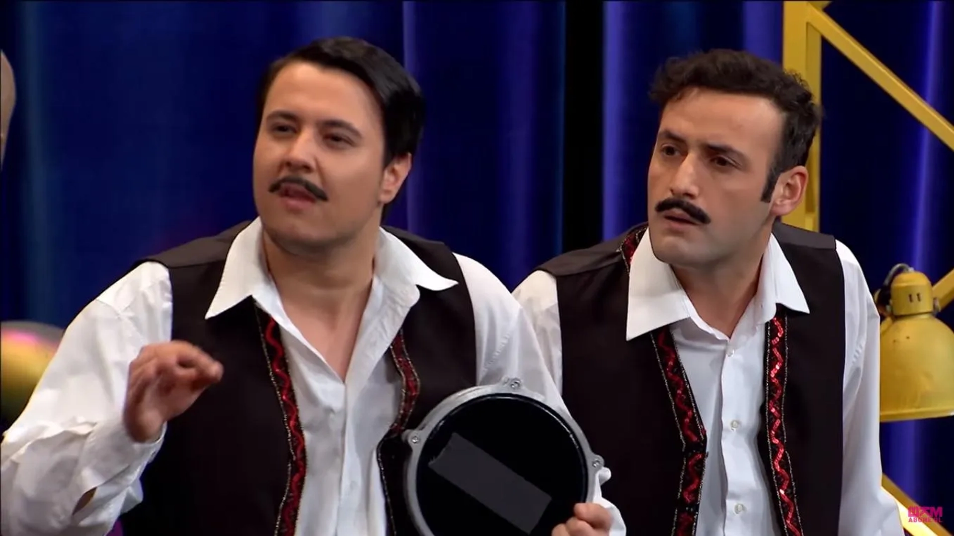 Aziz Aslan and Burak Topaloglu in Güldür Güldür Show (2013)