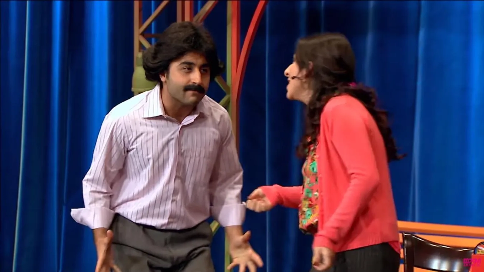 Meltem Yilmazkaya and Onur Buldu in Güldür Güldür Show (2013)