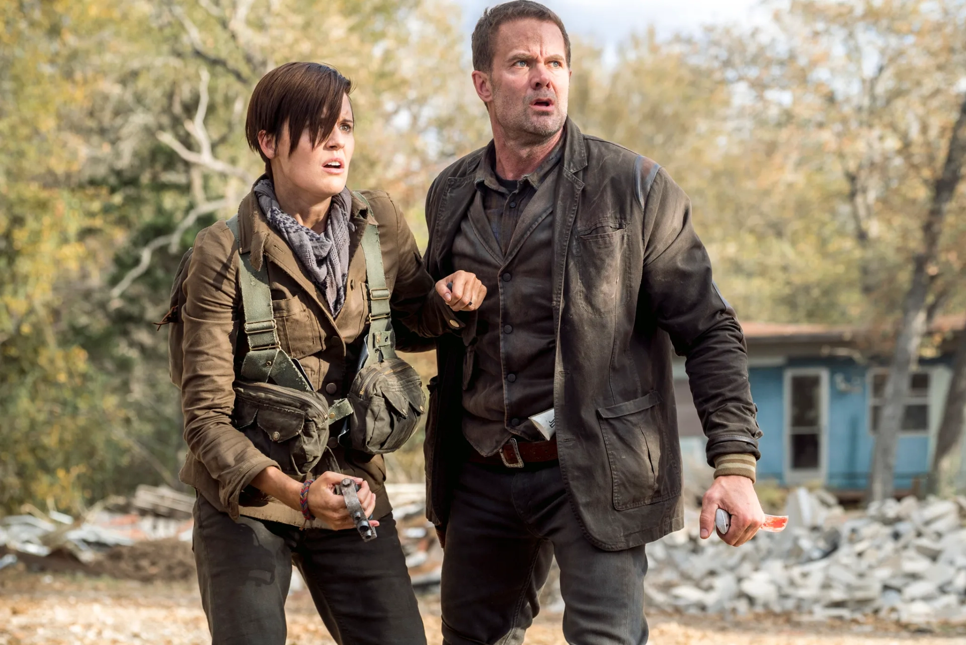 Garret Dillahunt and Maggie Grace in Fear the Walking Dead (2015)