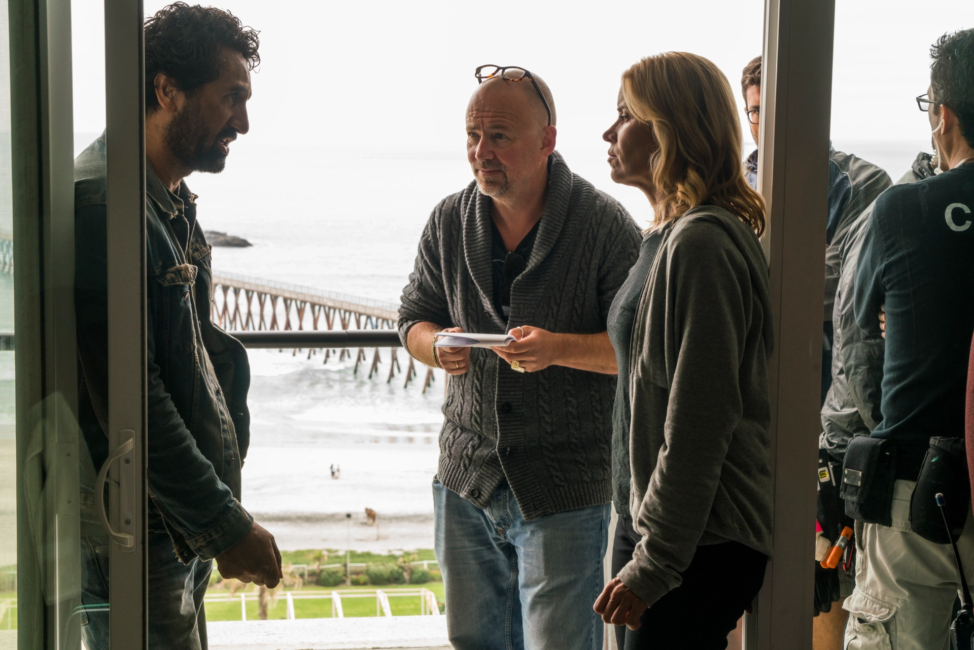 Cliff Curtis and Kim Dickens in Fear the Walking Dead (2015)