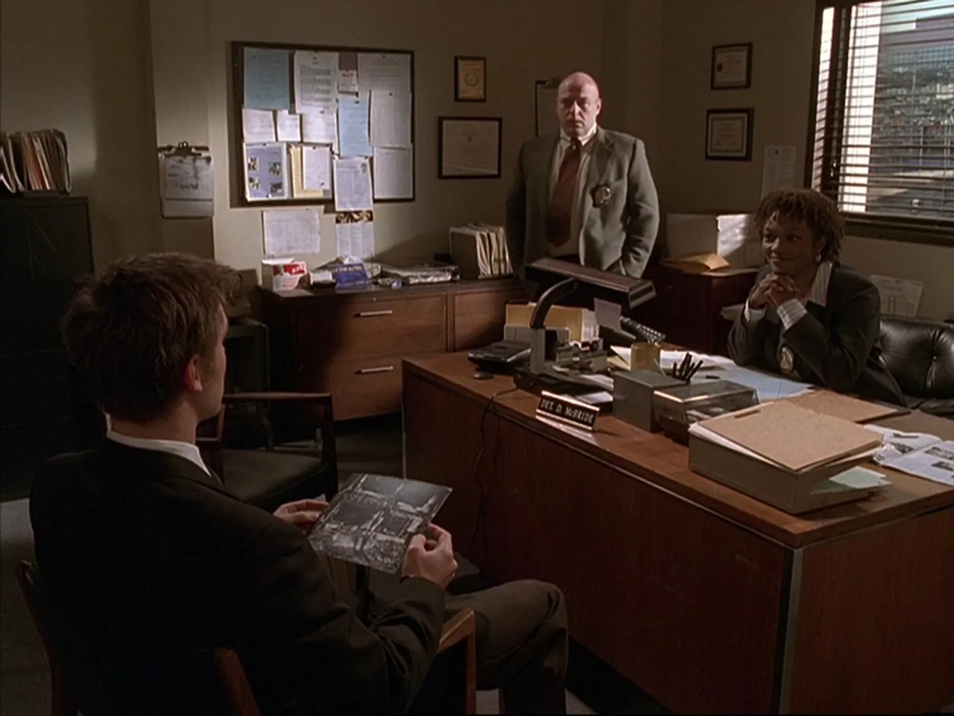 Candy Ann Brown, Peter Krause, and Dean Norris in Six Feet Under (2001)