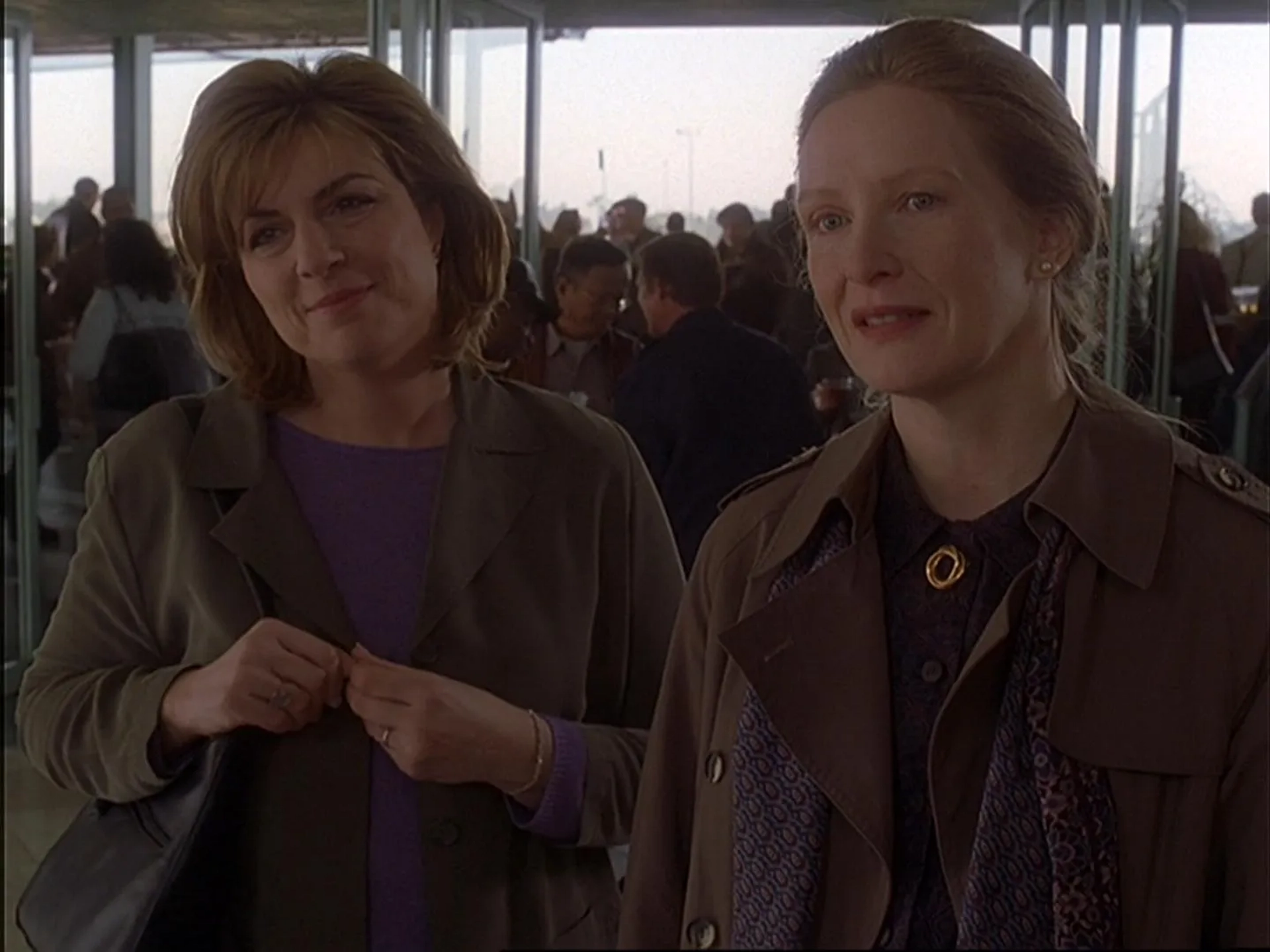 Caroline Aaron and Frances Conroy in Six Feet Under (2001)