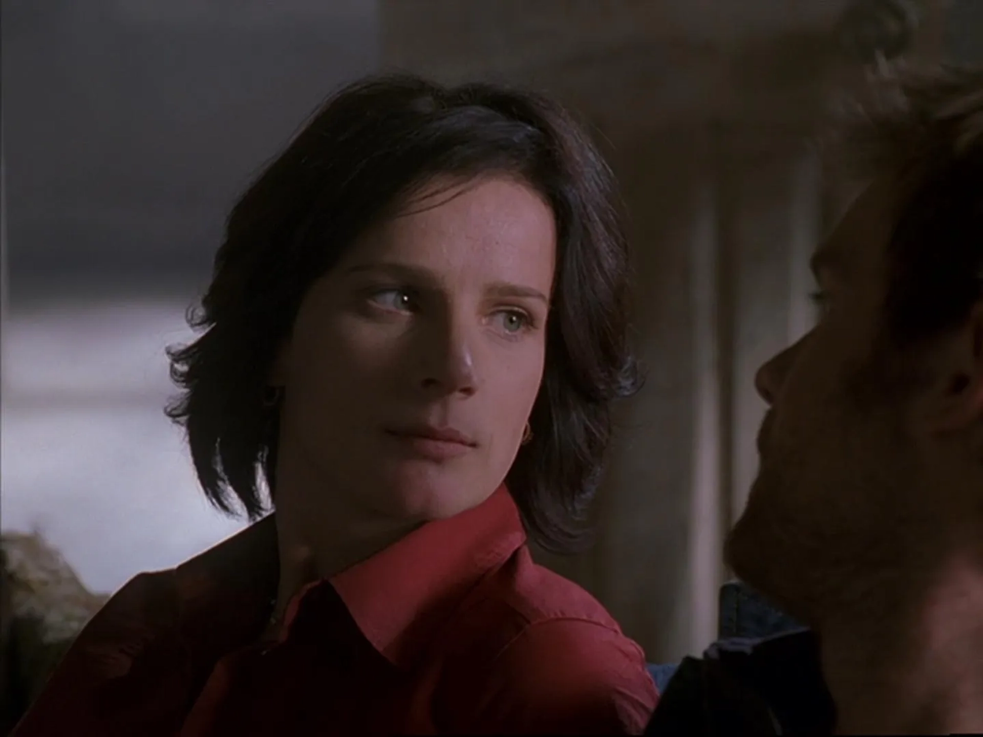 Rachel Griffiths and Peter Krause in Six Feet Under (2001)