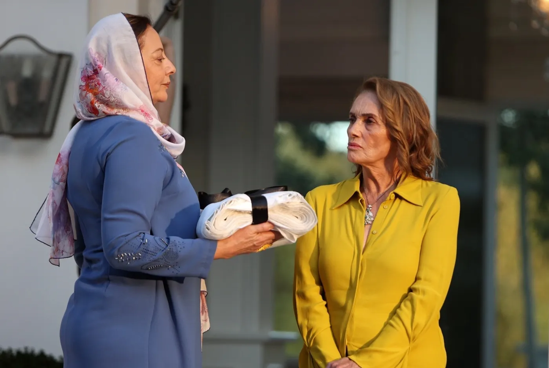 Nur Sürer and Ayda Aksel in The Family (2023)