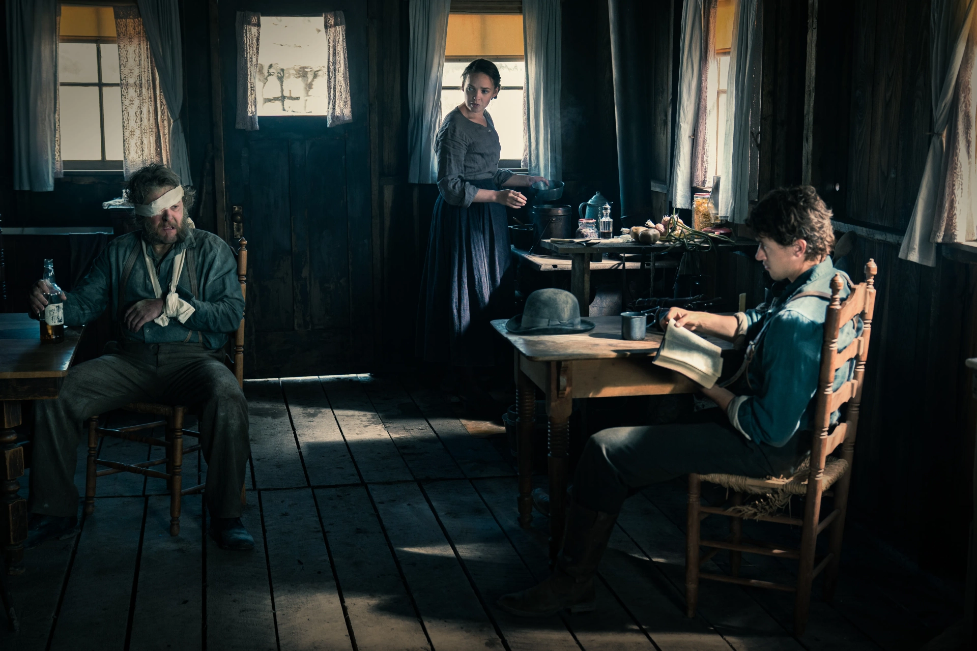 Jamie Beamish, Eileen O'Higgins, and Tom Blyth in Billy the Kid (2022)