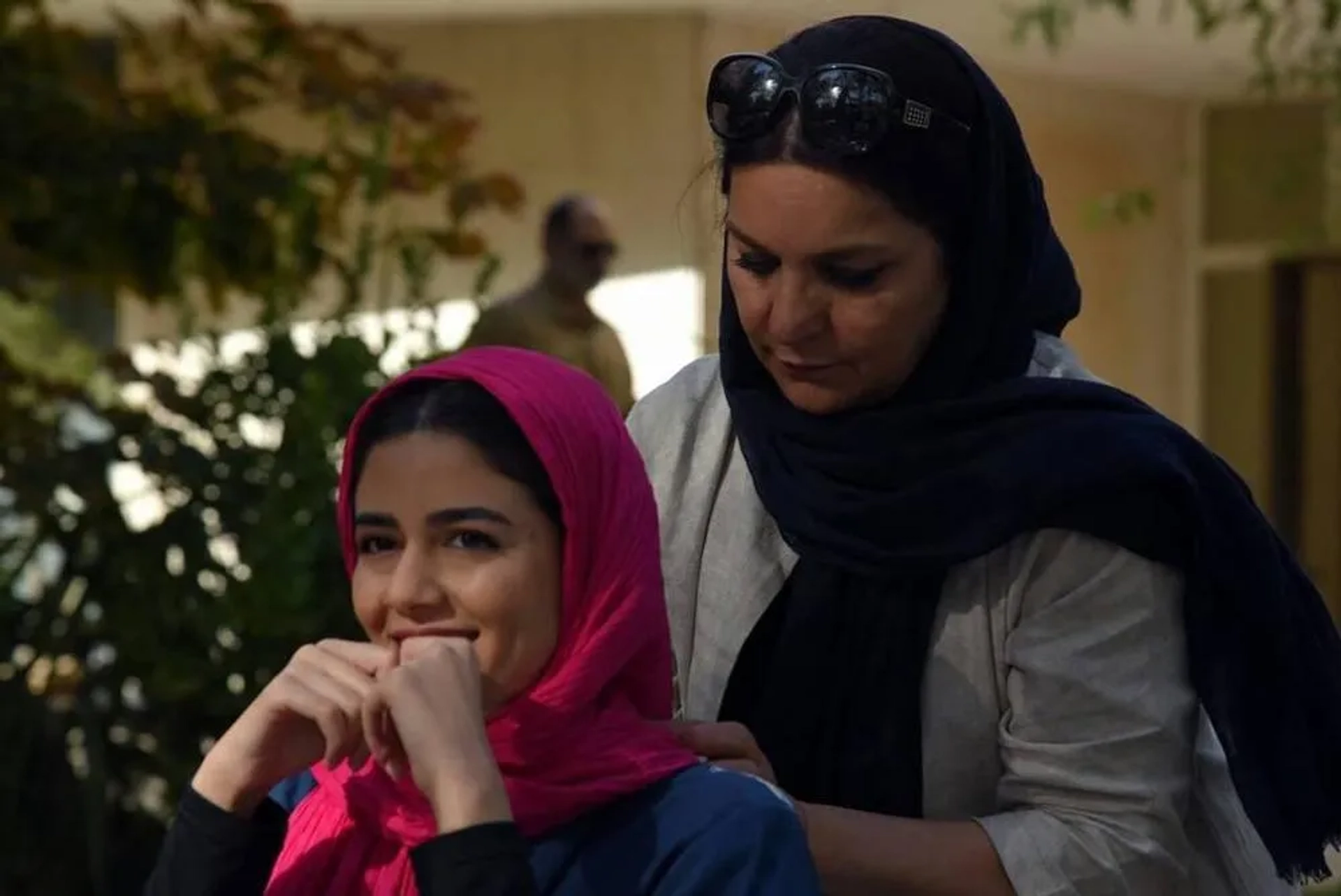 Tahmineh Milani and Mahoor Alvand in Untaken Paths (2017)