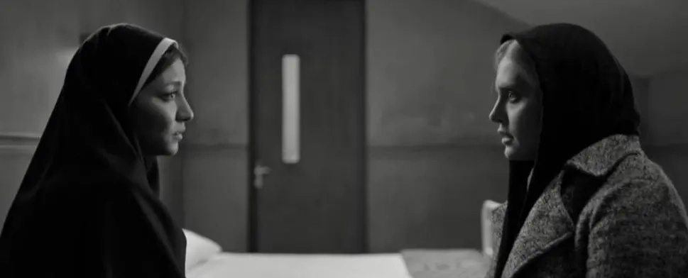 Raha Hajizeinal and Elnaz Shakerdoost in Asphyxia (2017)