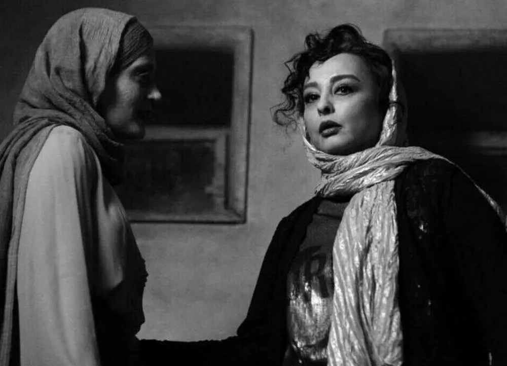 Mahaya Petrossian and Elnaz Shakerdoost in Asphyxia (2017)