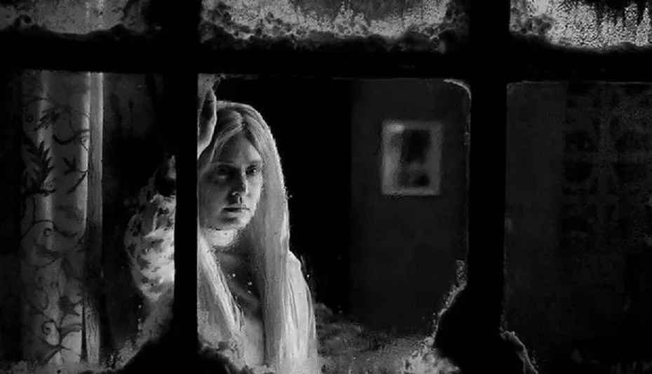 Elnaz Shakerdoost in Asphyxia (2017)