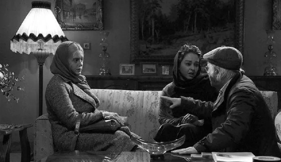 Fereydoun Jeyrani, Mahaya Petrossian, and Elnaz Shakerdoost in Asphyxia (2017)