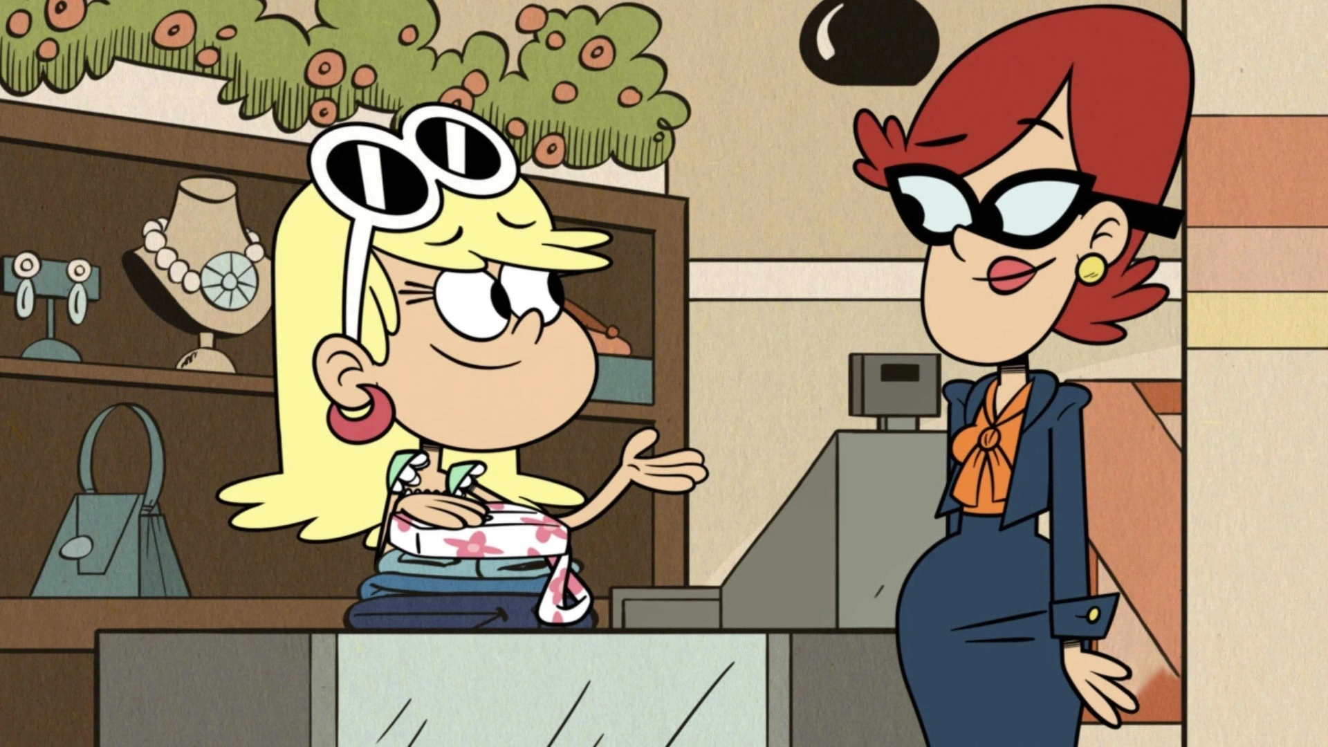 Liliana Mumy and Kari Wahlgren in The Loud House: The Boss Maybe/Family Bonding (2020)