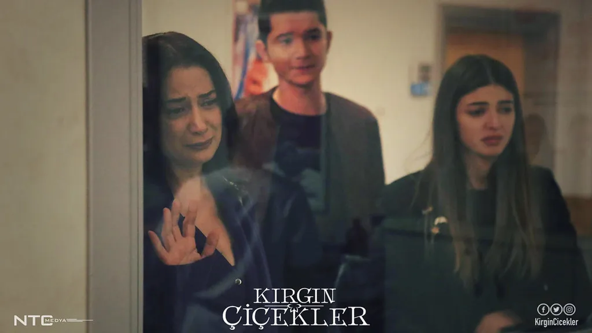 Veda Yurtsever Ipek, Nil Keser, and Arif Diren in Orphan Flowers (2015)