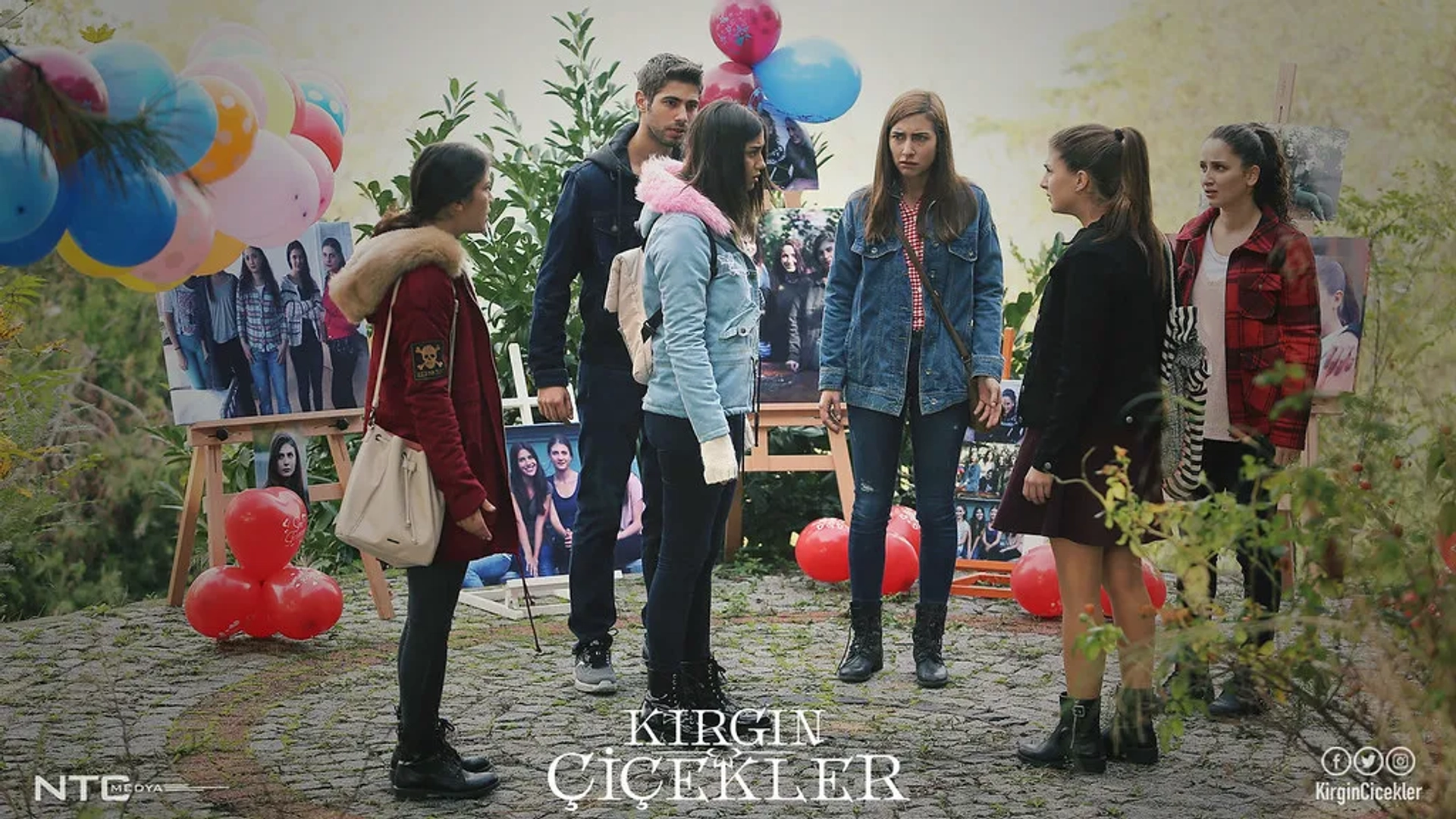 Gökçe Akyildiz, Biran Damla Yilmaz, Hazar Motan, and Cagla Irmak in Orphan Flowers (2015)