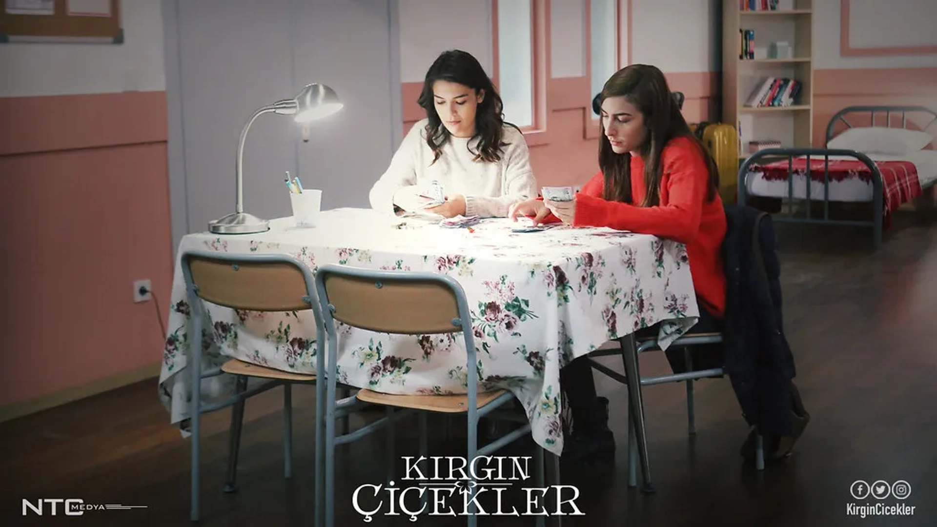 Biran Damla Yilmaz and Hazar Motan in Orphan Flowers (2015)