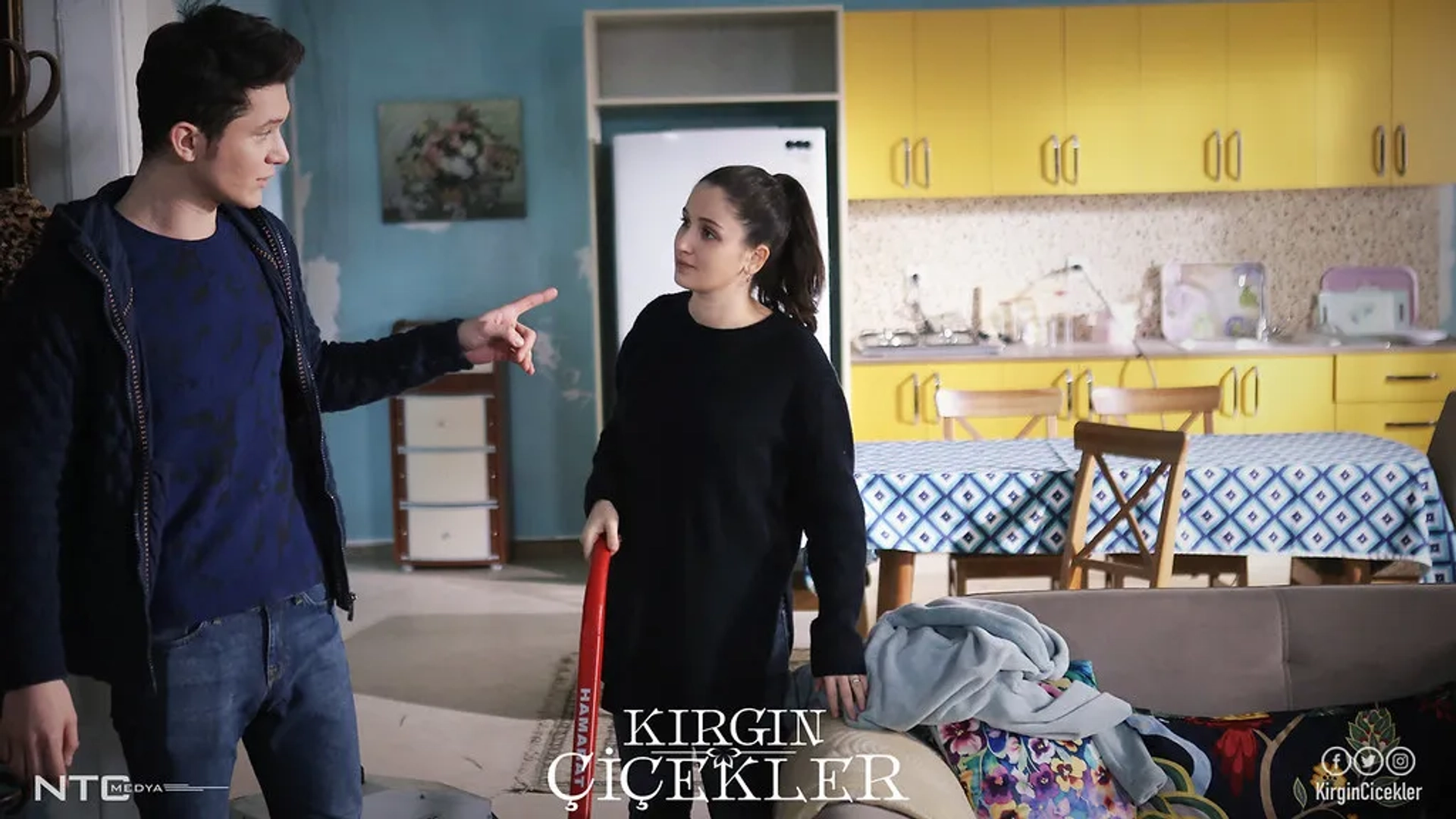 Gökçe Akyildiz and Arif Diren in Orphan Flowers (2015)