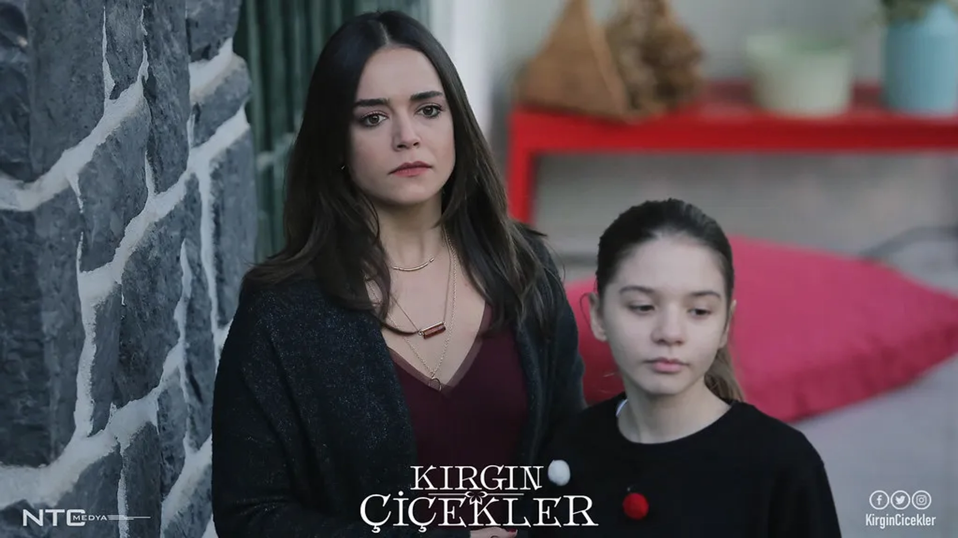 Ipek Karapinar and Esma Yilmaz in Orphan Flowers (2015)