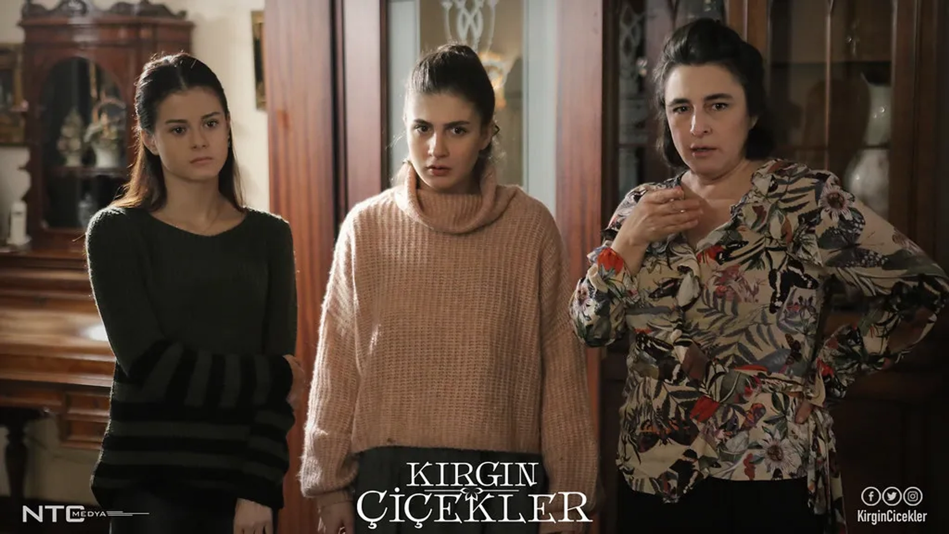 Esra Dermancioglu and Cagla Irmak in Orphan Flowers (2015)