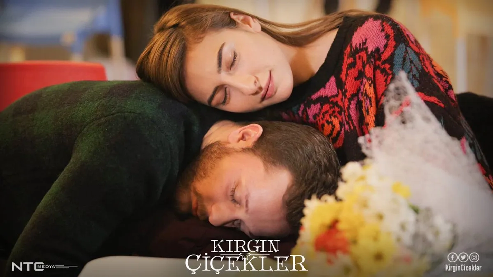 Hazar Motan and Mehmet Aykaç in Orphan Flowers (2015)