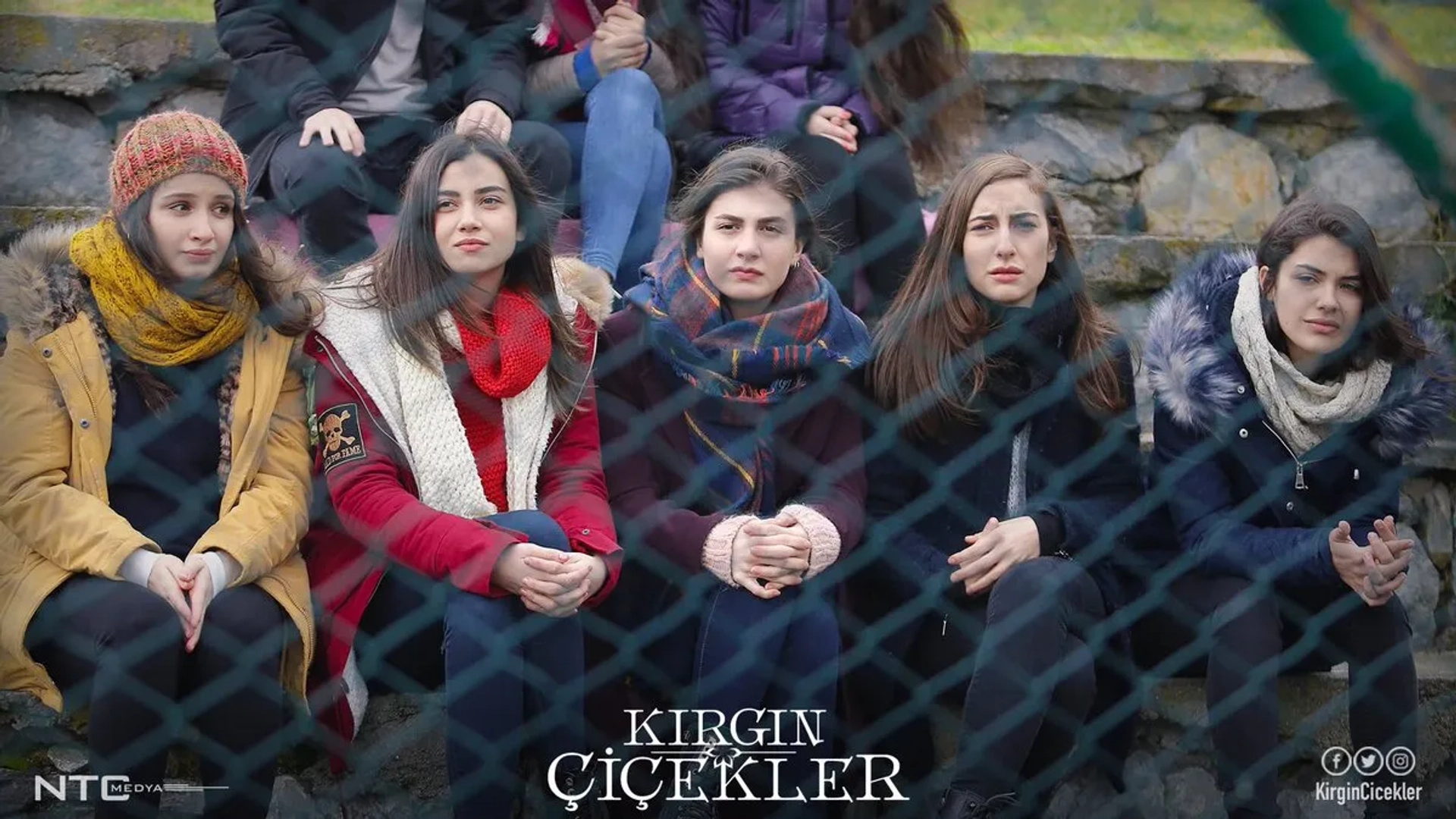 Gökçe Akyildiz, Biran Damla Yilmaz, Hazar Motan, Cagla Irmak, and Aleyna Solaker in Orphan Flowers (2015)