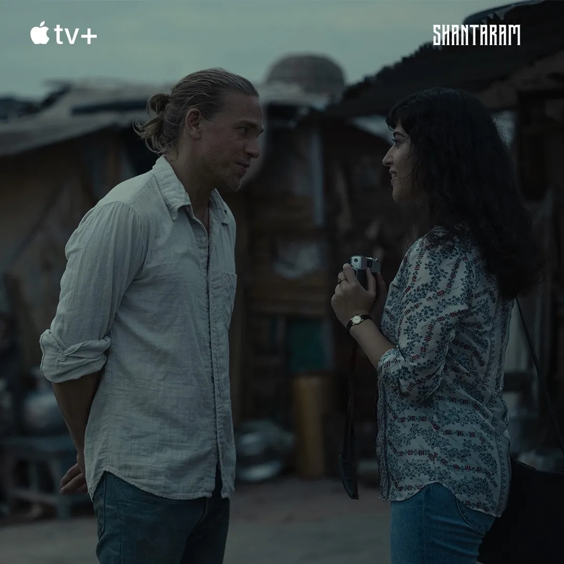 Charlie Hunnam and Sujaya Dasgupta in Shantaram (2022)