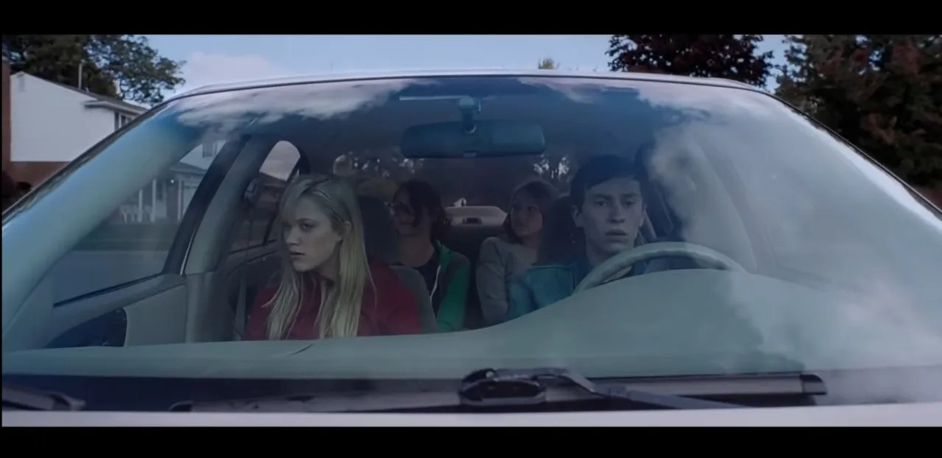 Keir Gilchrist, Maika Monroe, Lili Sepe, and Olivia Luccardi in It Follows (2014)