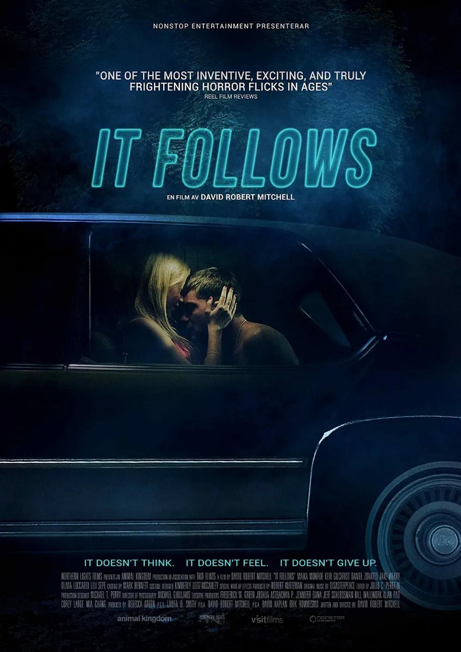 Jake Weary and Maika Monroe in It Follows (2014)