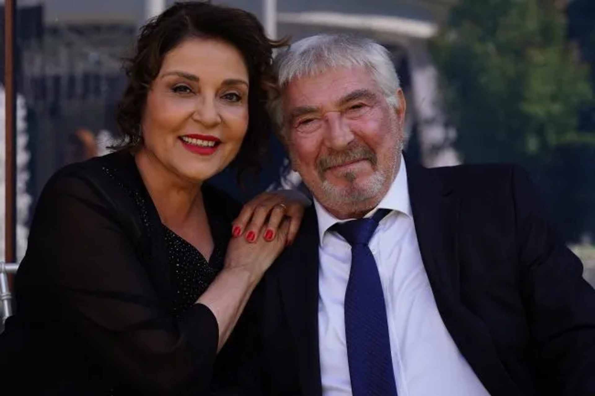 Erdal Özyagcilar and Seray Gözler in Benim Güzel Ailem (2023)