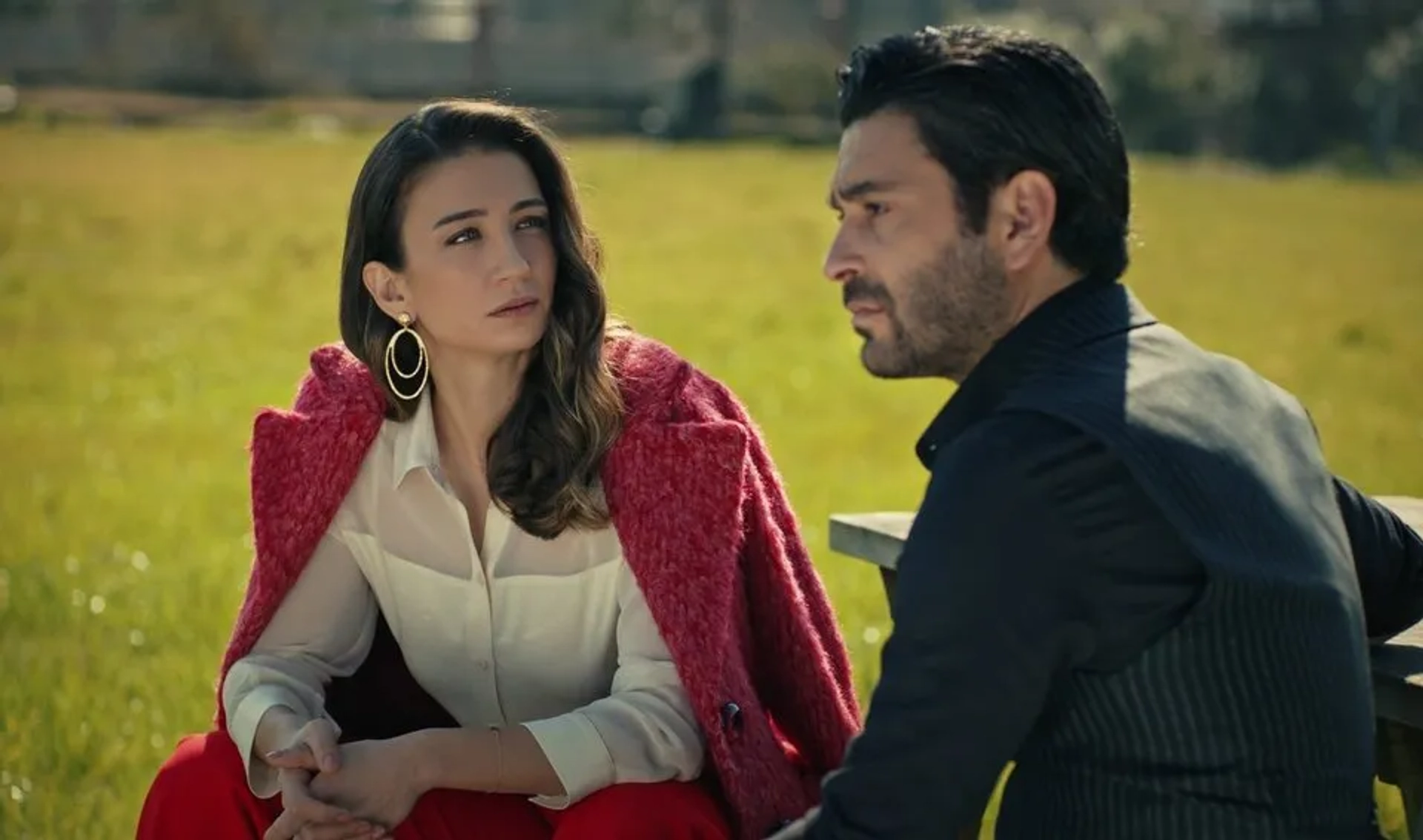 Ceren Benderlioglu and Ozan Akbaba in Eskiya Dünyaya Hükümdar Olmaz (2015)