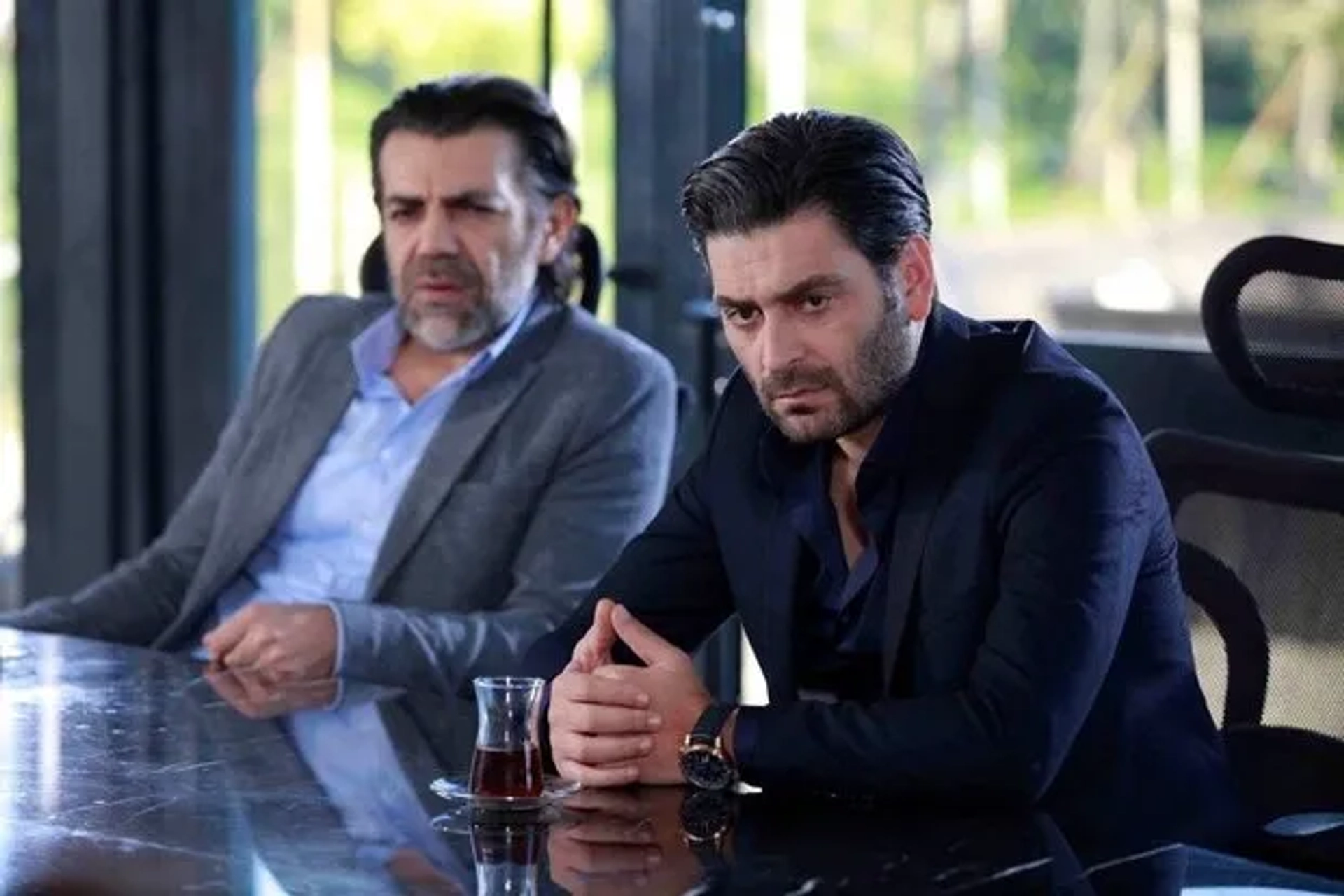 Savas Özdemir and Ozan Akbaba in Eskiya Dünyaya Hükümdar Olmaz (2015)