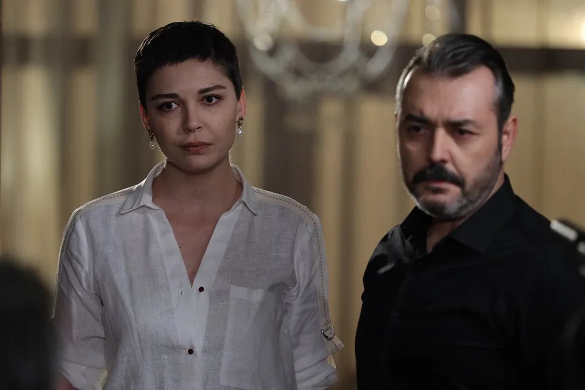 Fahri Öztezcan and Sevcan Yasar in Eskiya Dünyaya Hükümdar Olmaz: 131. Bolum (2019)