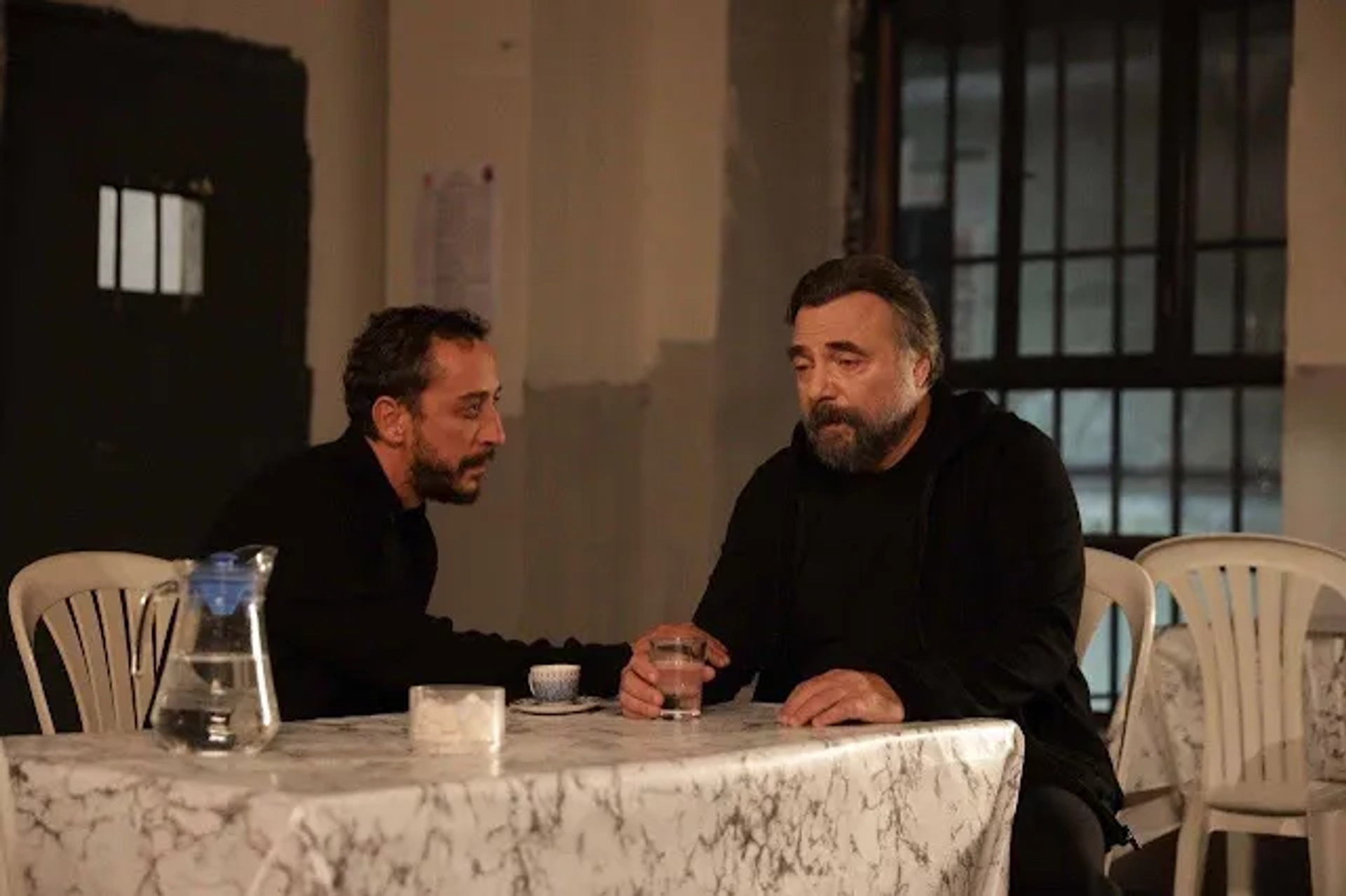 Oktay Kaynarca and Hakan Karsak in Eskiya Dünyaya Hükümdar Olmaz (2015)