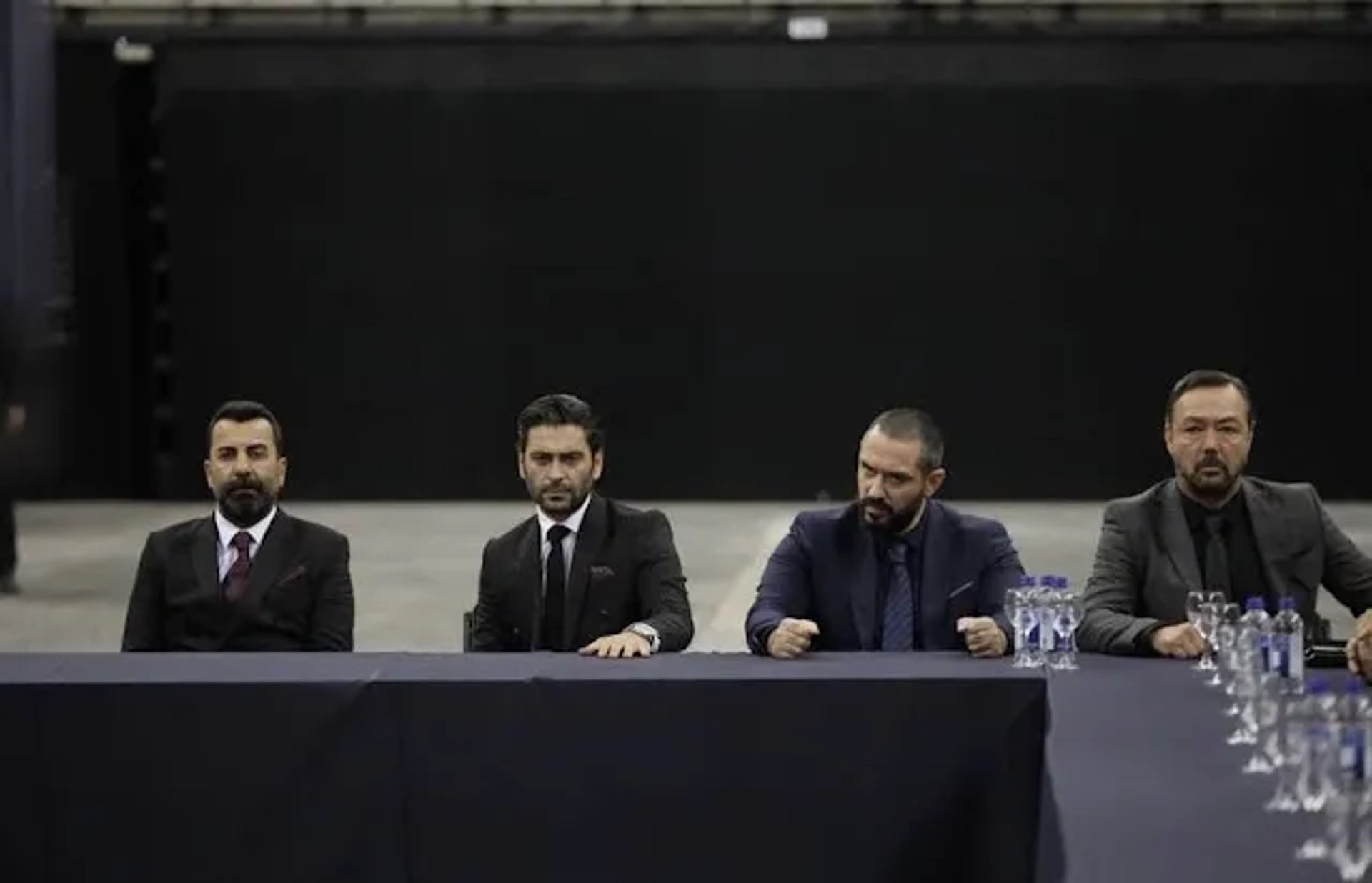 Emre Karayel, Engin Benli, Emir Benderlioglu, and Ozan Akbaba in Eskiya Dünyaya Hükümdar Olmaz (2015)