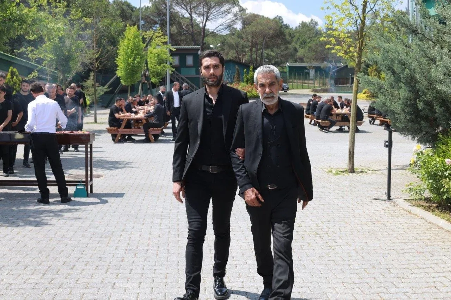 Turgay Tanülkü and Yunus Emre Yildirimer in Eskiya Dünyaya Hükümdar Olmaz: 199. Bolum - Sezon Finali (2021)